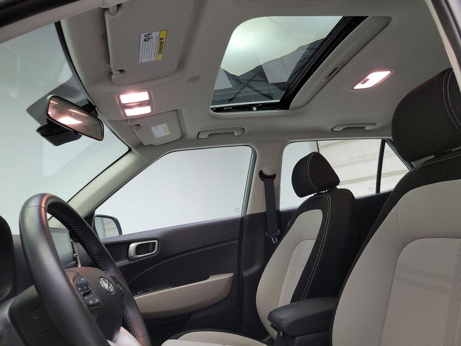 2025 Hyundai Venue SEL - Photo 20
