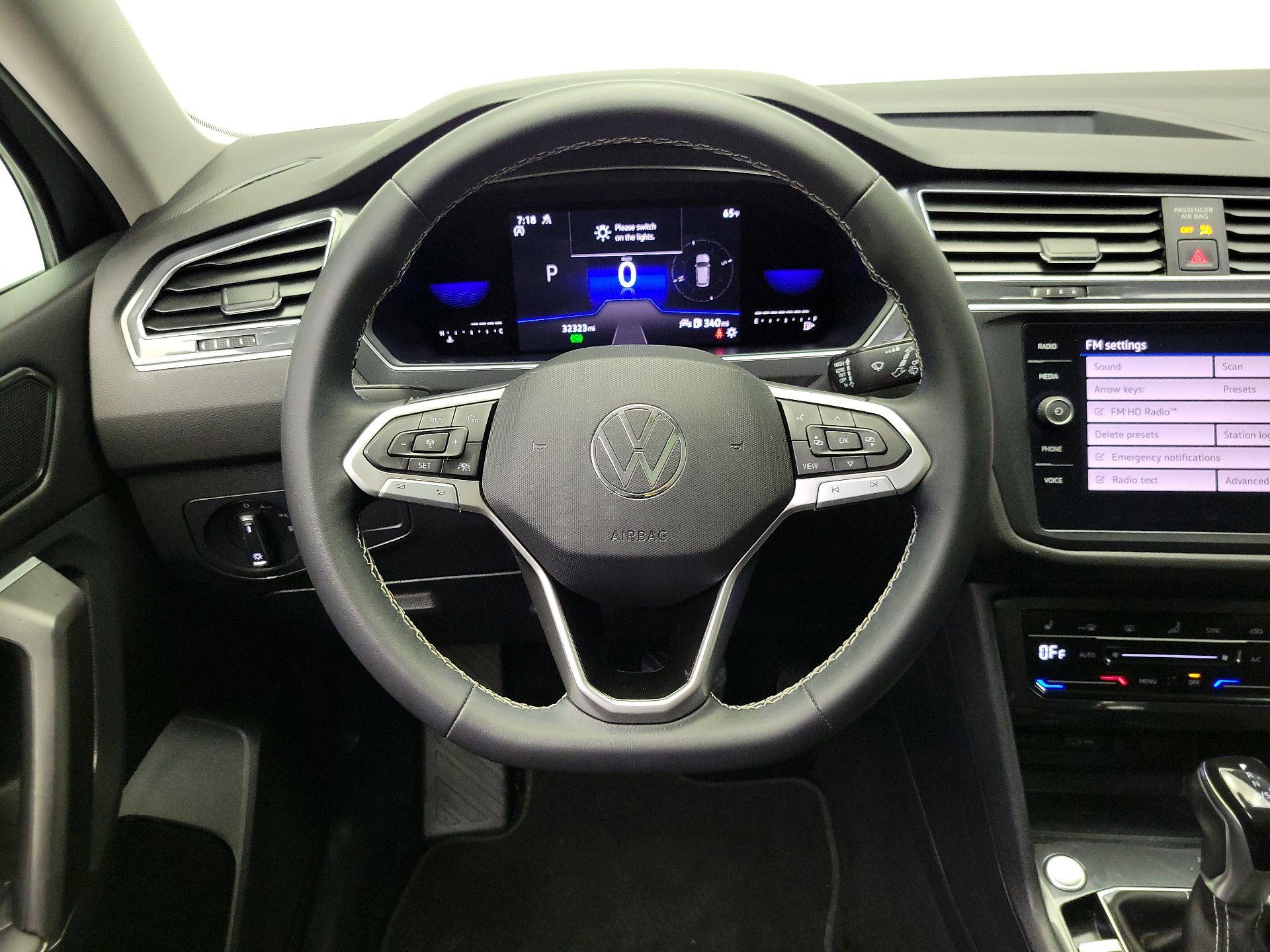 Thumbnail: 2023 Volkswagen Tiguan - 10