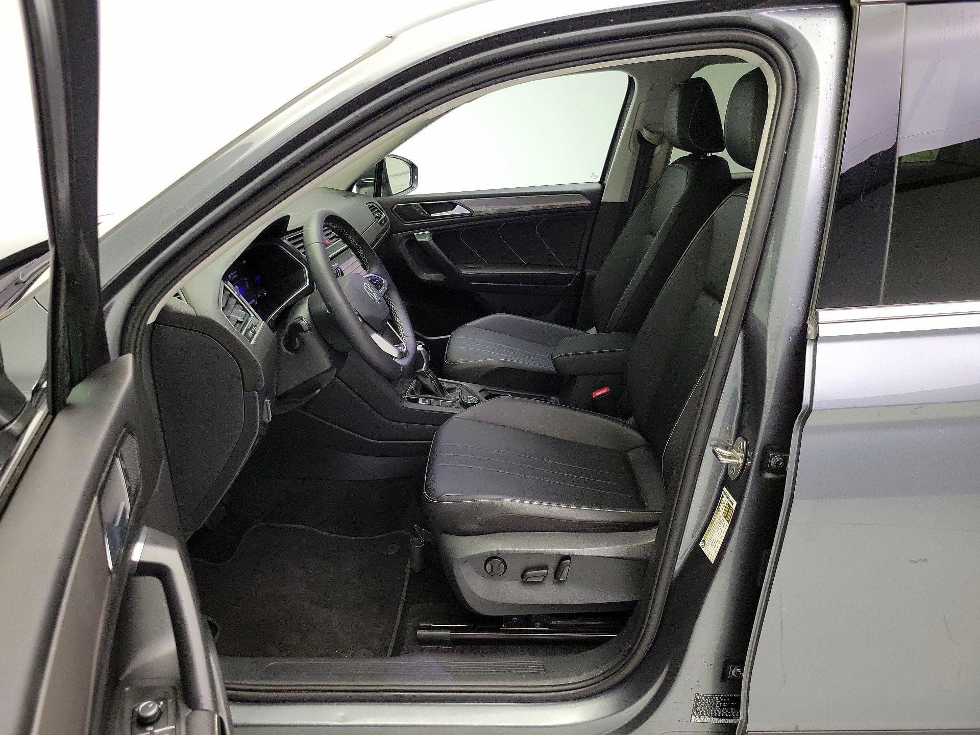 Thumbnail: 2023 Volkswagen Tiguan - 11