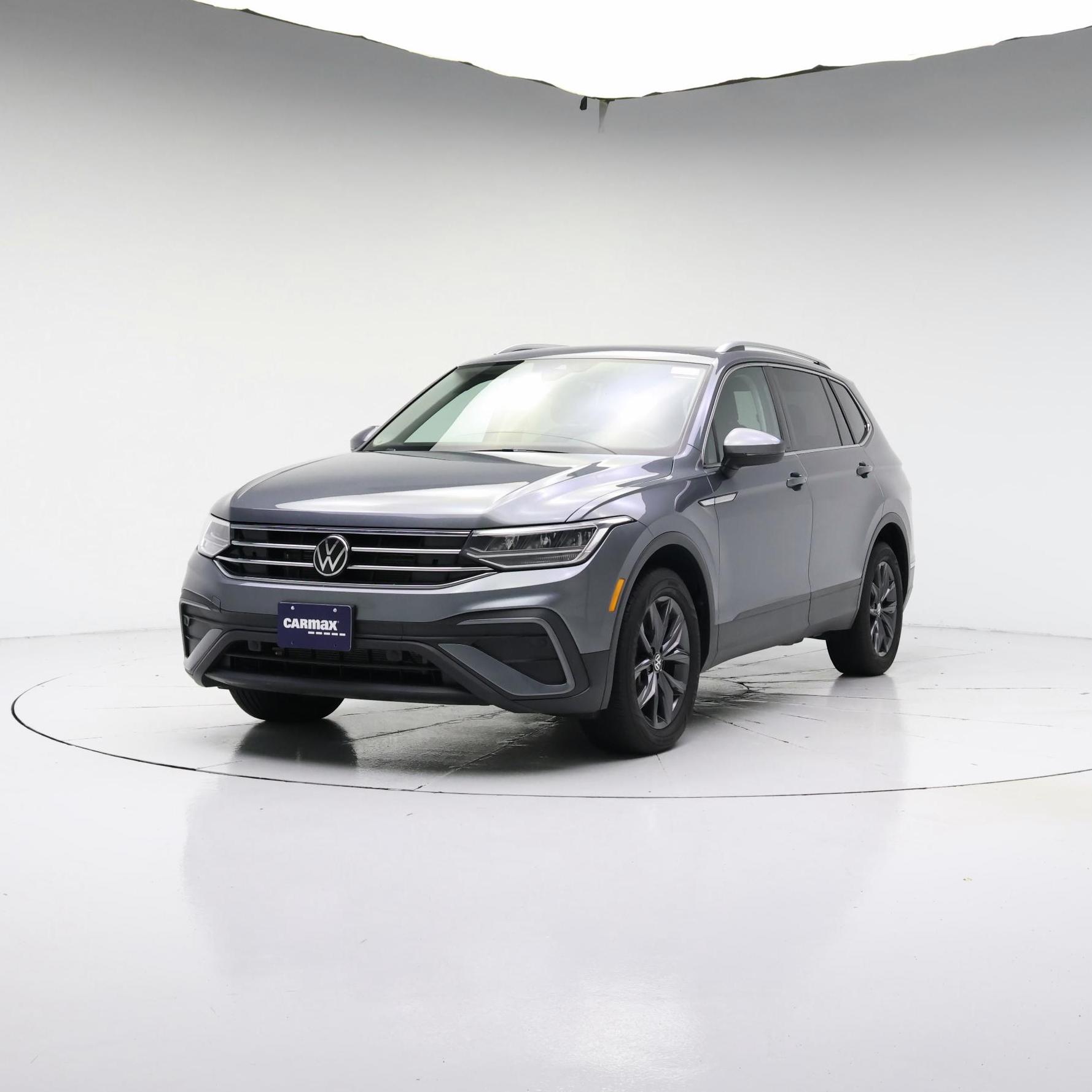 Thumbnail: 2023 Volkswagen Tiguan - 4