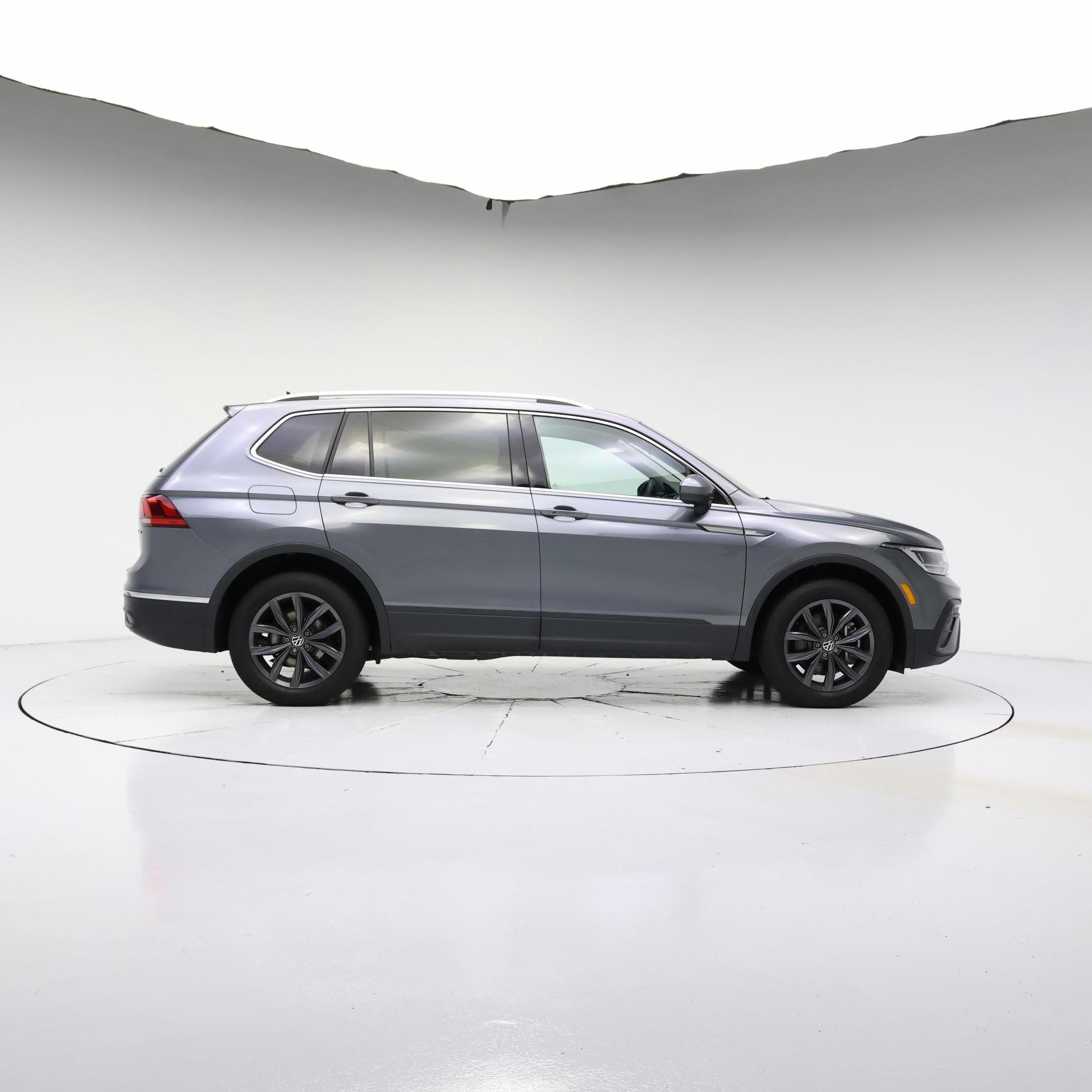 Thumbnail: 2023 Volkswagen Tiguan - 7