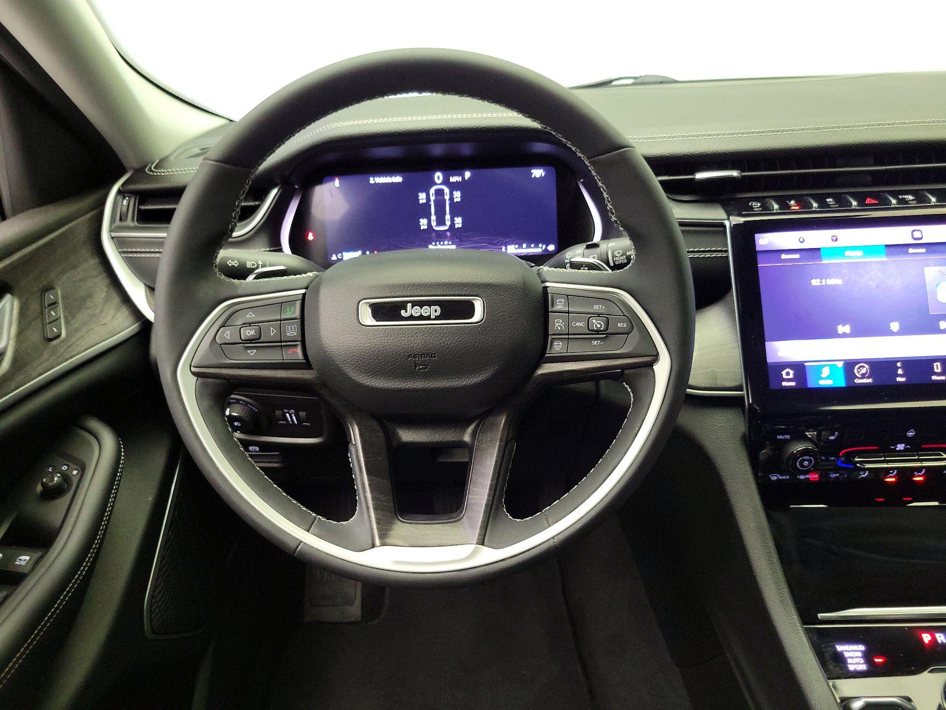Thumbnail: 2023 Jeep Grand Cherokee L - 10