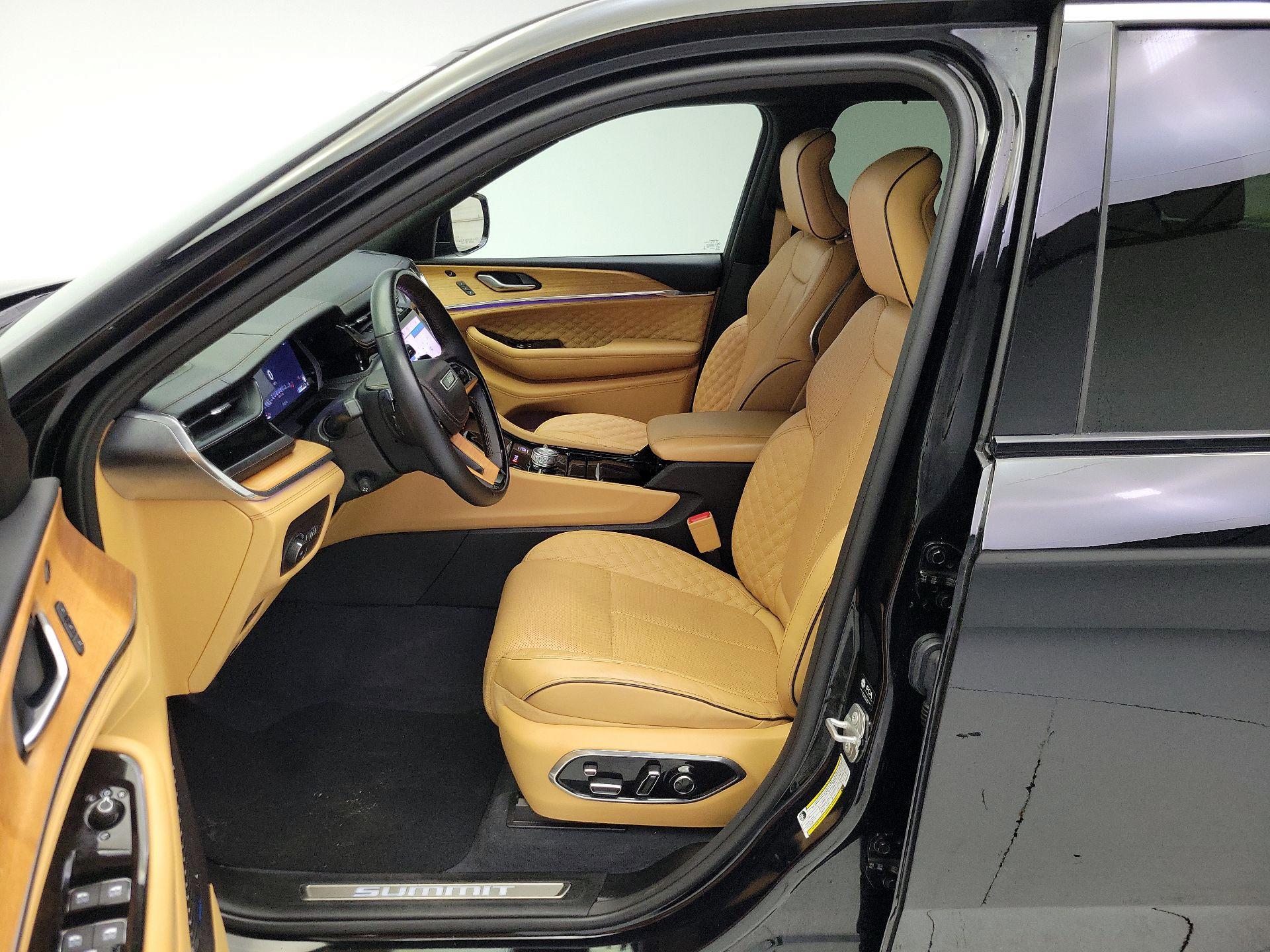 Thumbnail: 2023 Jeep Grand Cherokee - 11