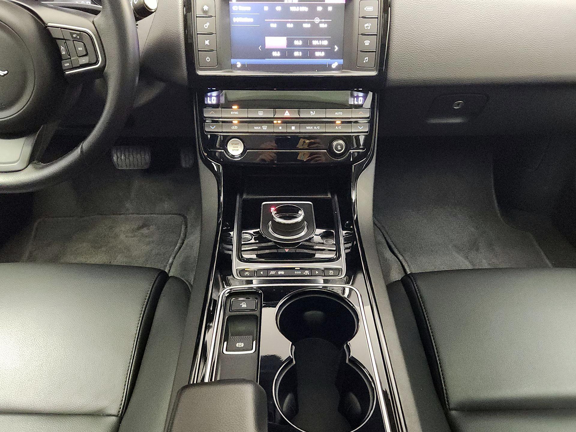 Thumbnail: 2017 Jaguar XE - 16