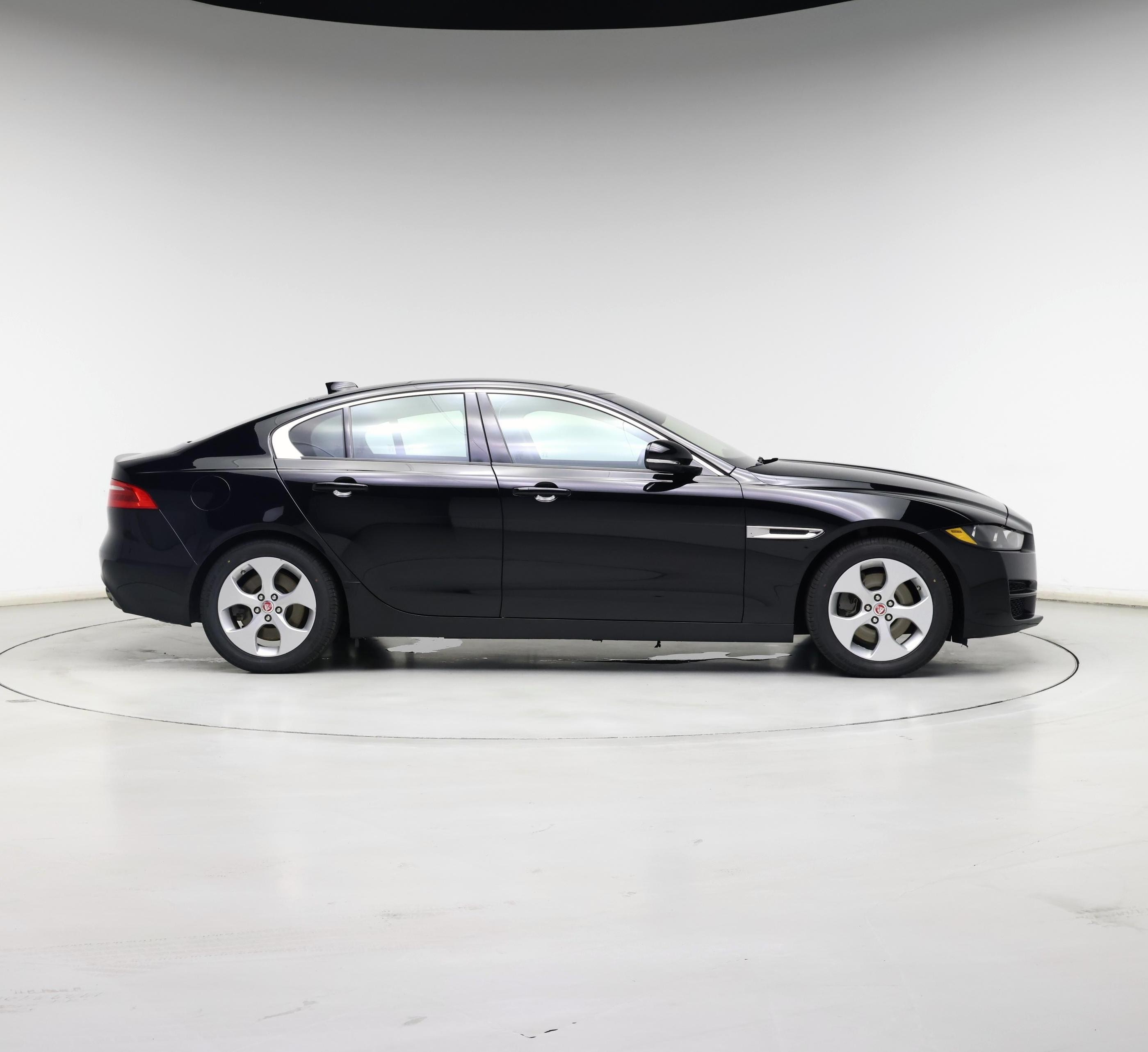 Thumbnail: 2017 Jaguar XE - 7