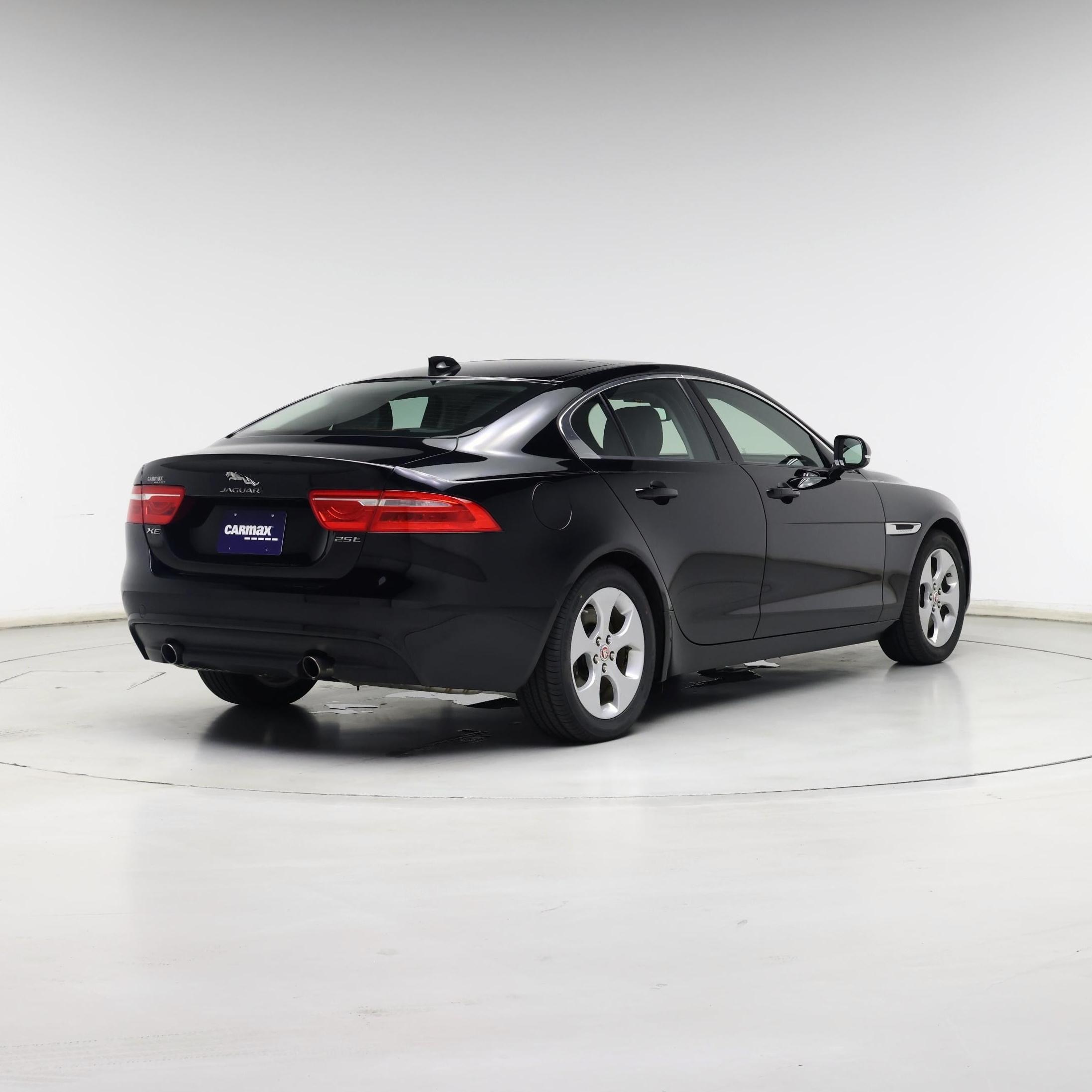 Thumbnail: 2017 Jaguar XE - 8