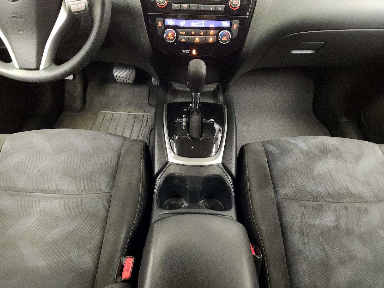 2015 Nissan Rogue SV - Photo 18