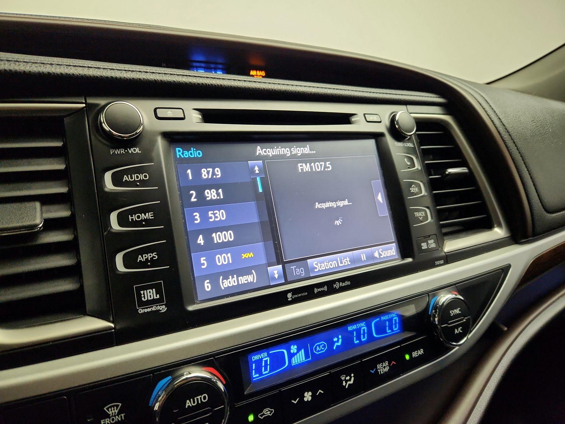 Thumbnail: 2016 Toyota Highlander - 16