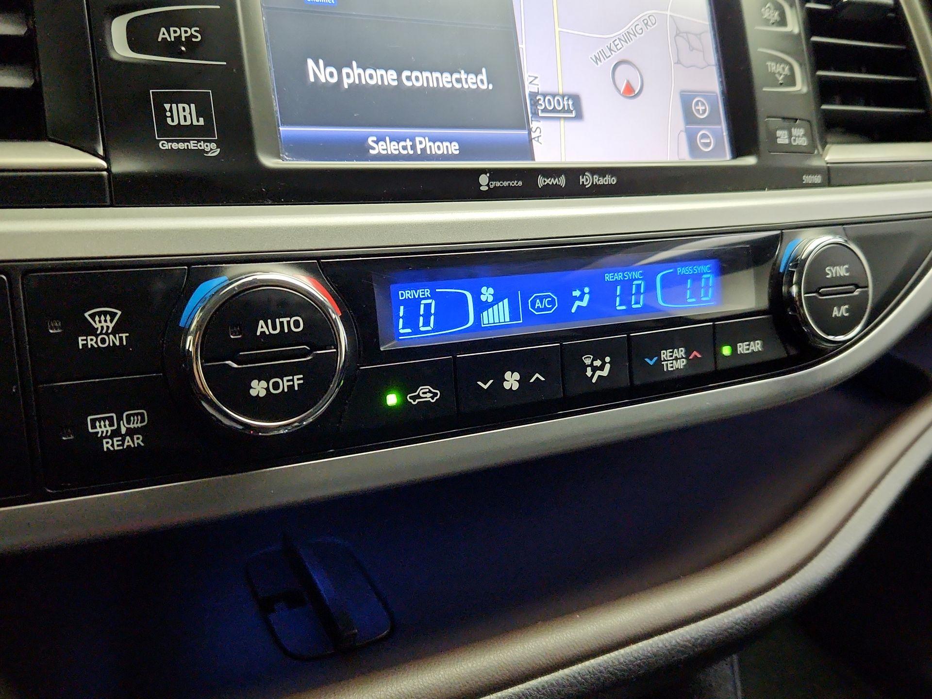 Thumbnail: 2016 Toyota Highlander - 17