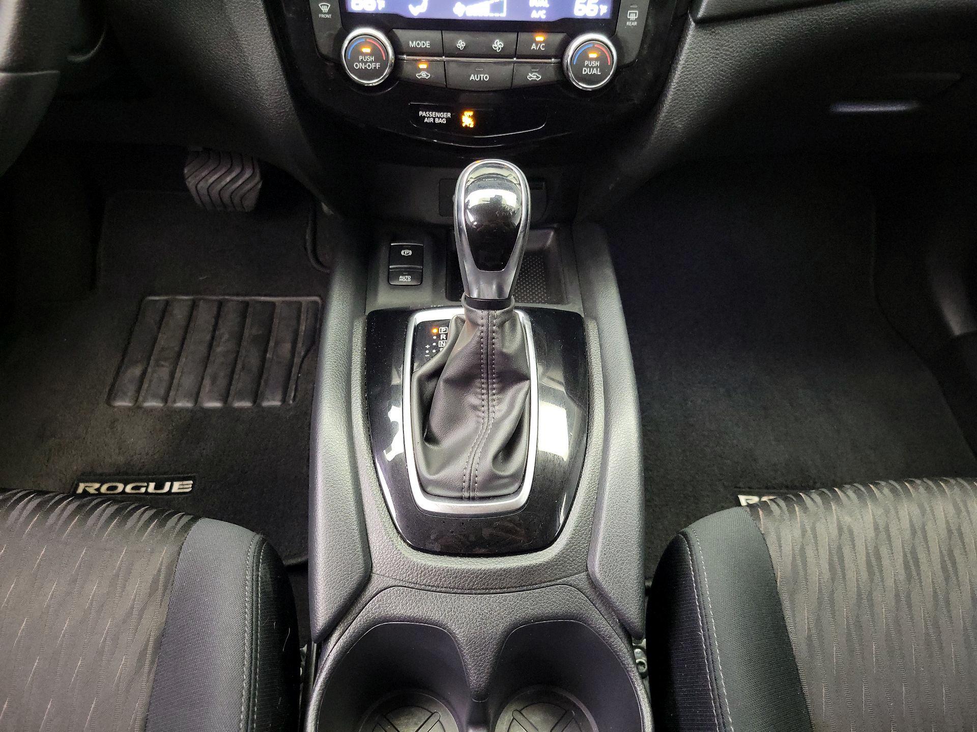 Thumbnail: 2020 Nissan Rogue - 17