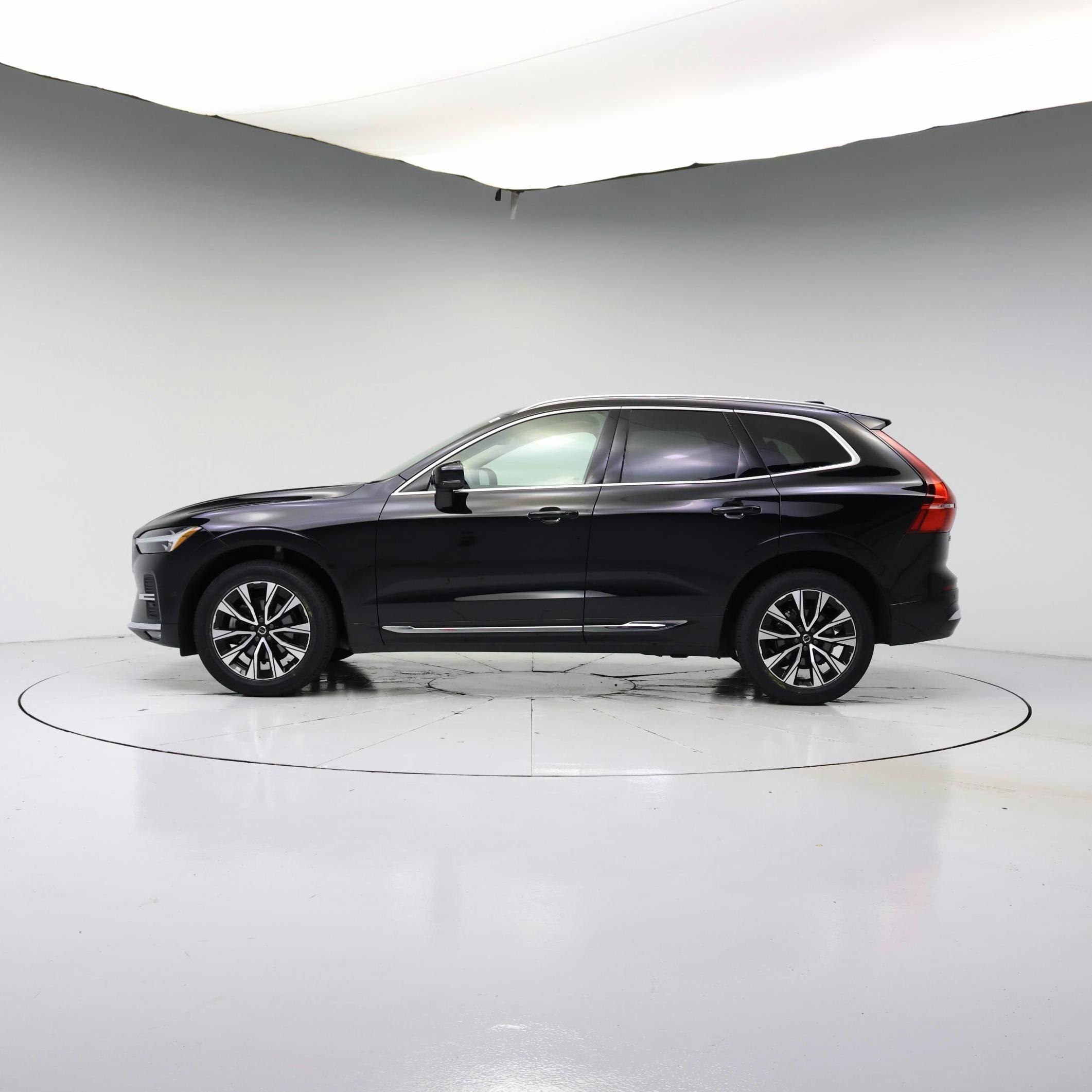 Thumbnail: 2023 Volvo XC60 - 3