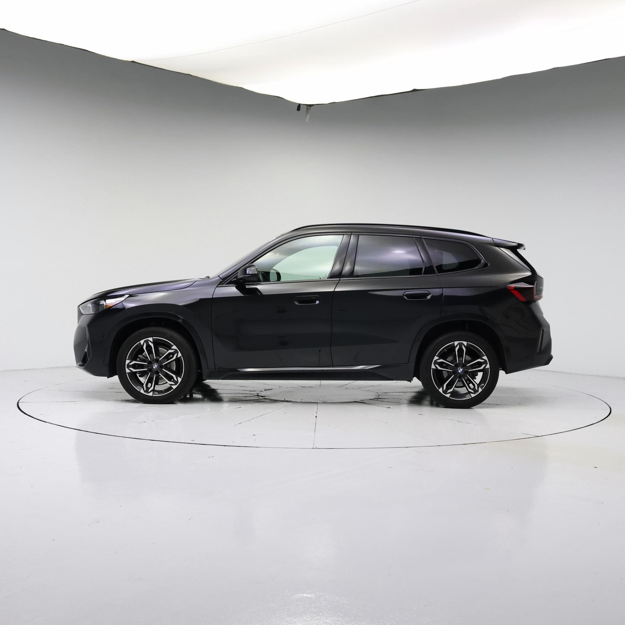 Thumbnail: 2023 BMW X1 - 3