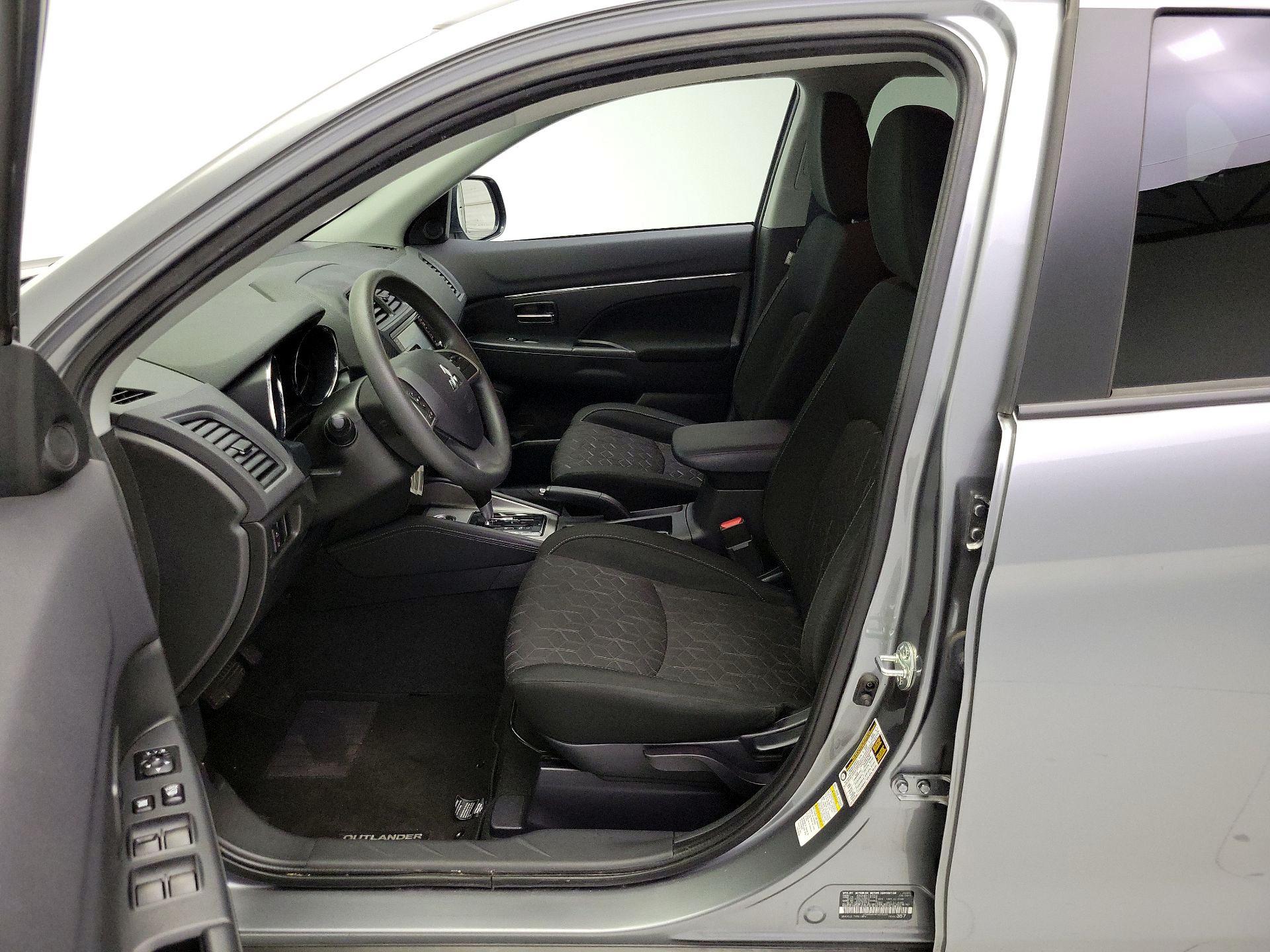 Thumbnail: 2023 Mitsubishi Outlander Sport - 11