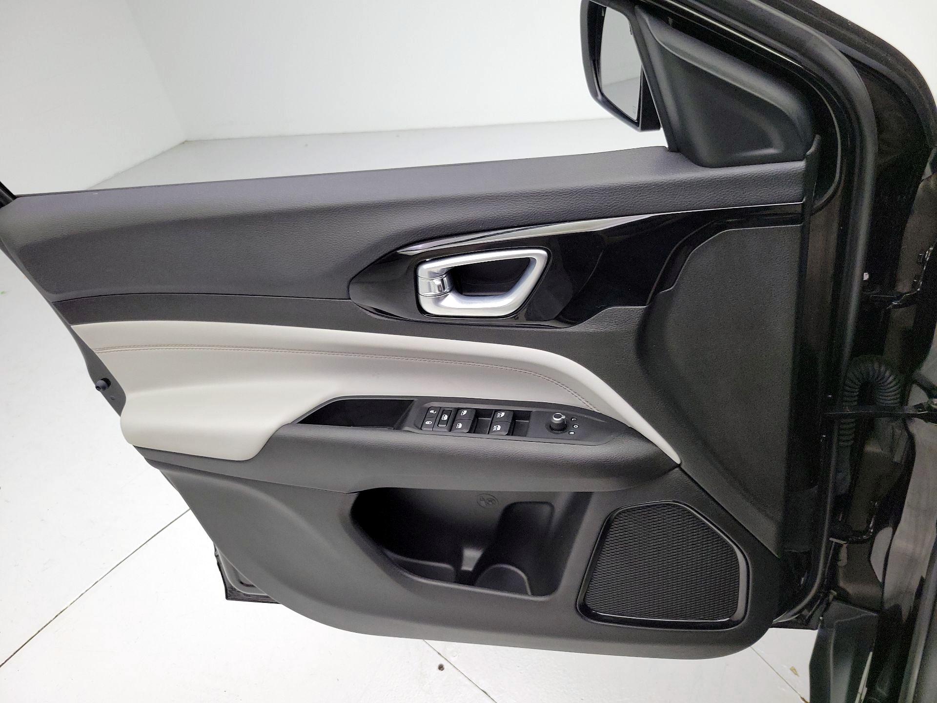 Thumbnail: 2022 Jeep Compass - 12
