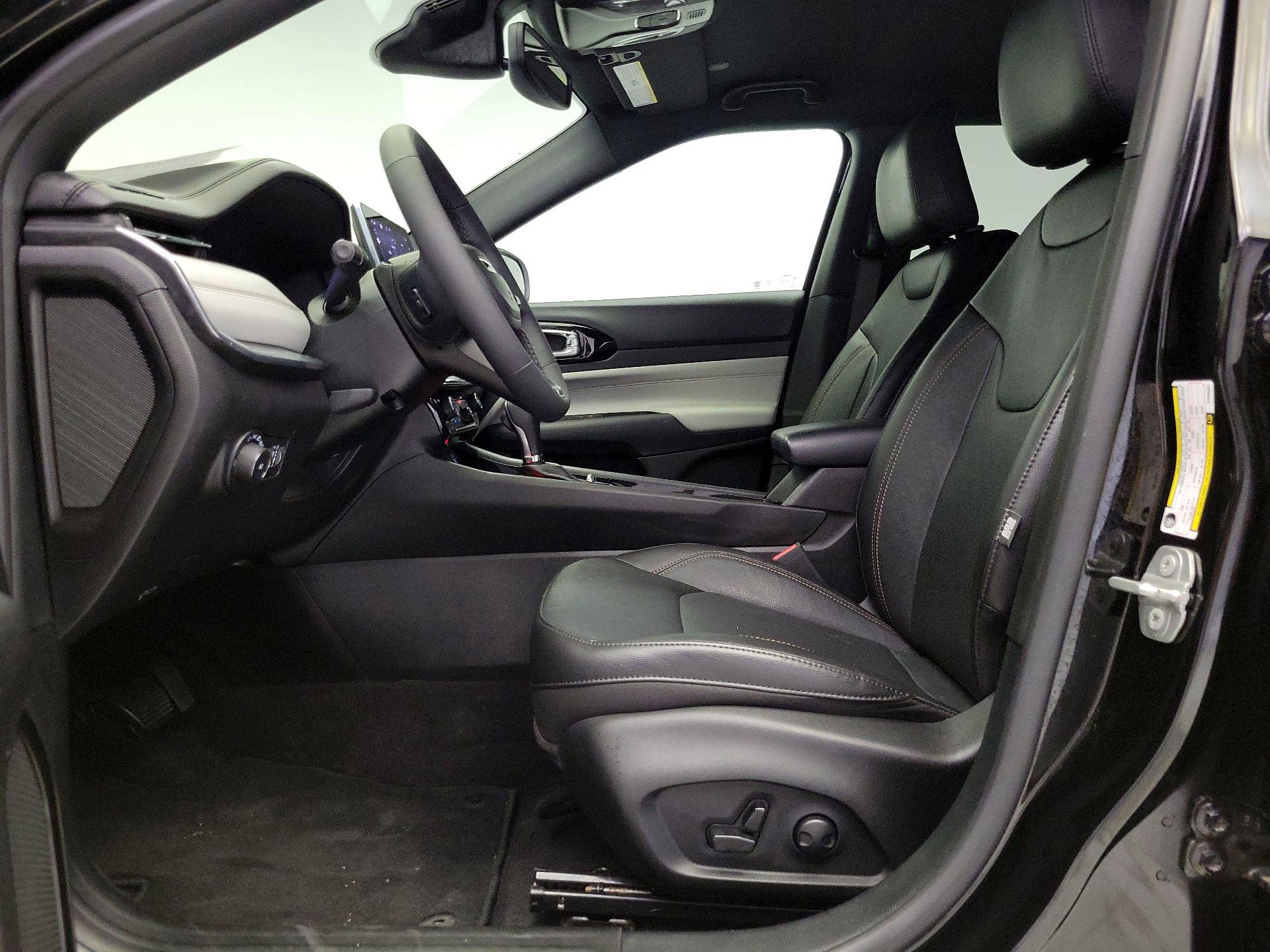 Thumbnail: 2023 Jeep Compass - 11