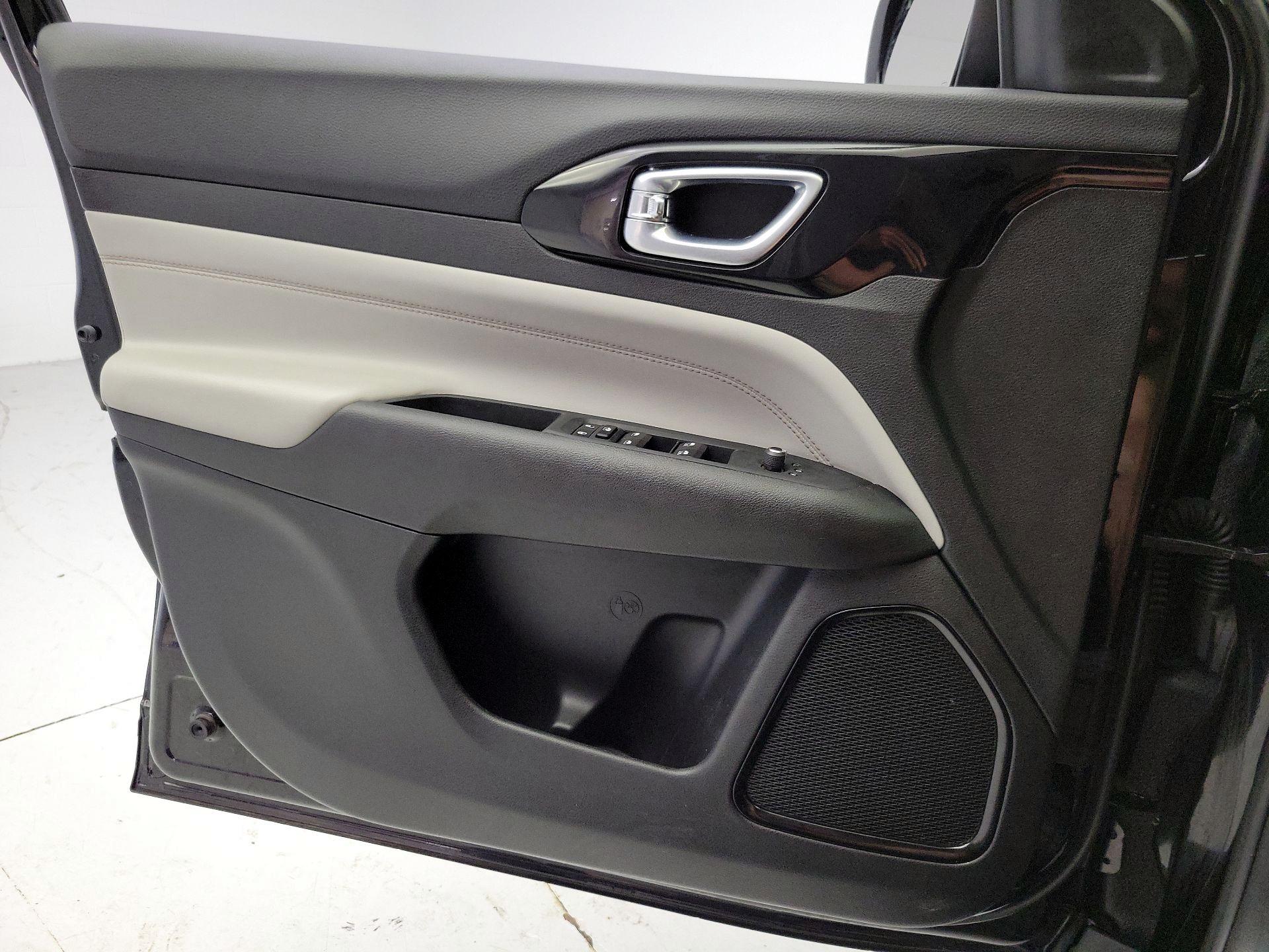 Thumbnail: 2023 Jeep Compass - 12