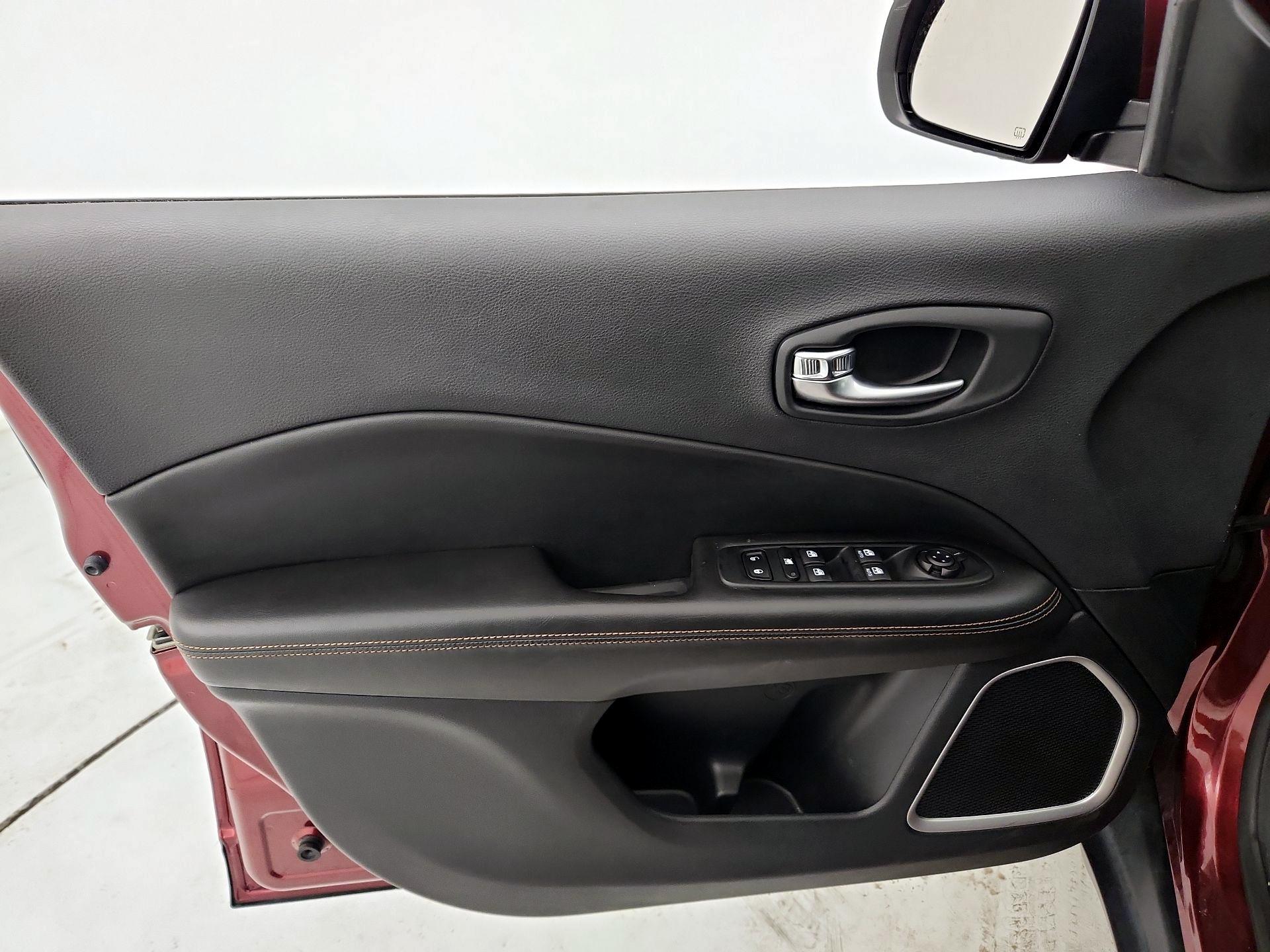 Thumbnail: 2020 Jeep Compass - 12