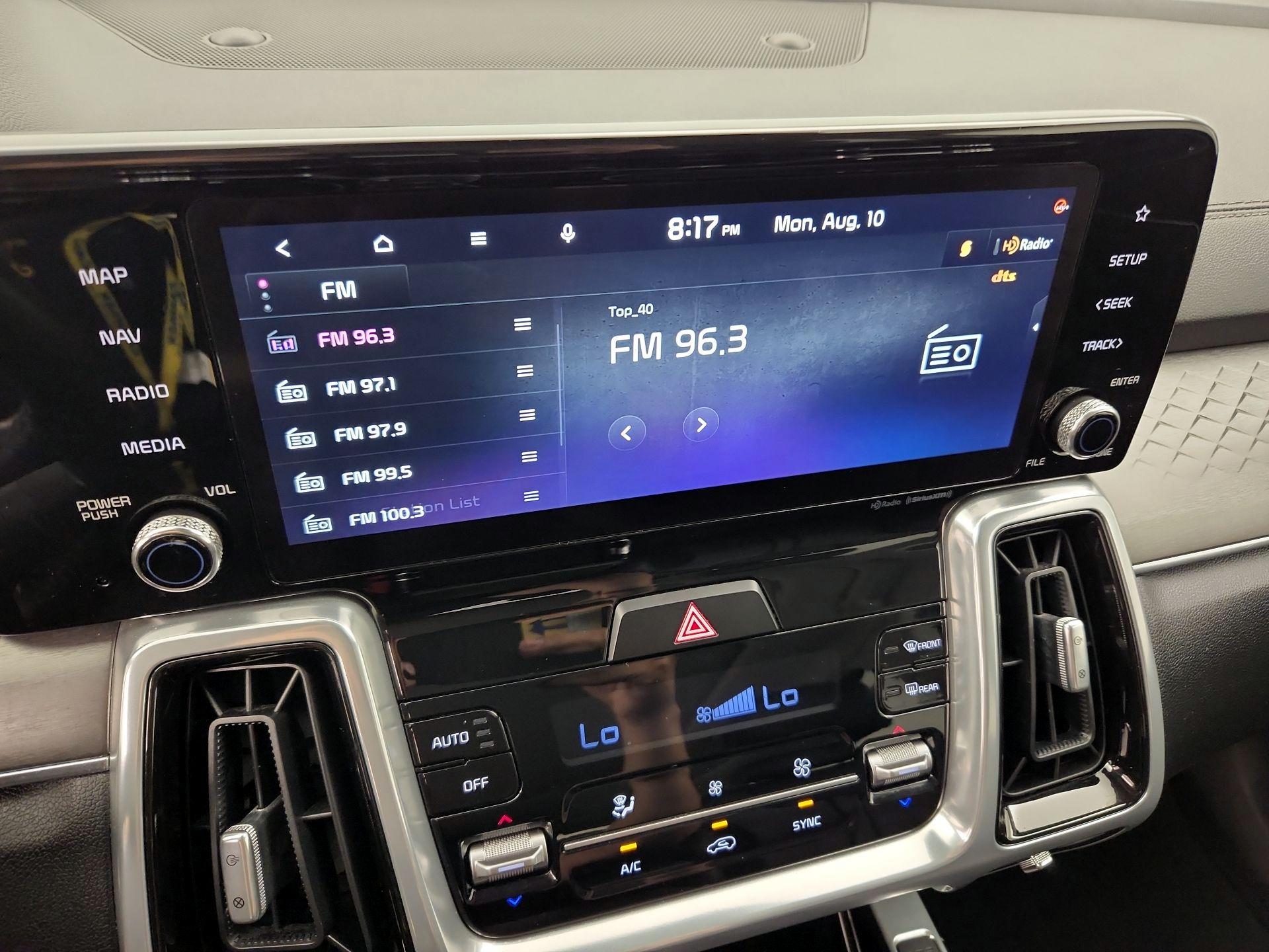 Thumbnail: 2023 Kia Sorento - 16