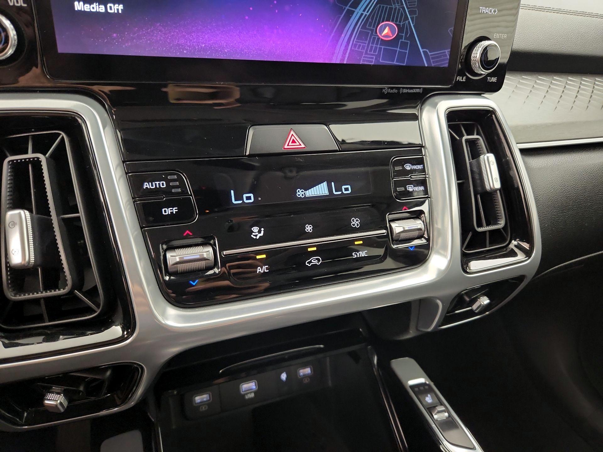 Thumbnail: 2023 Kia Sorento - 17