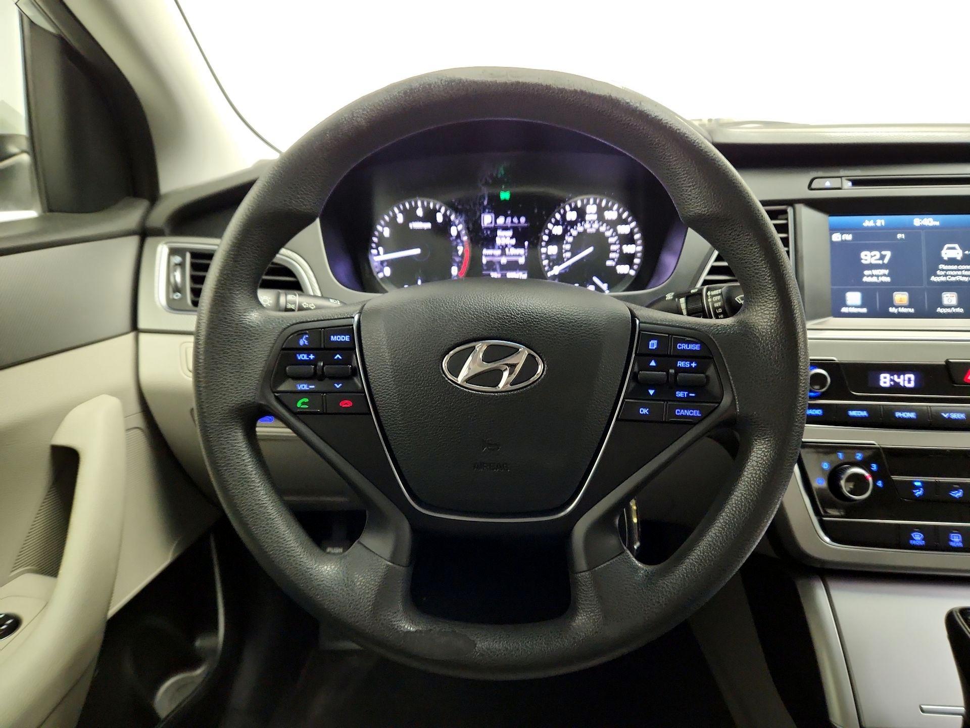 Thumbnail: 2016 Hyundai Sonata - 10