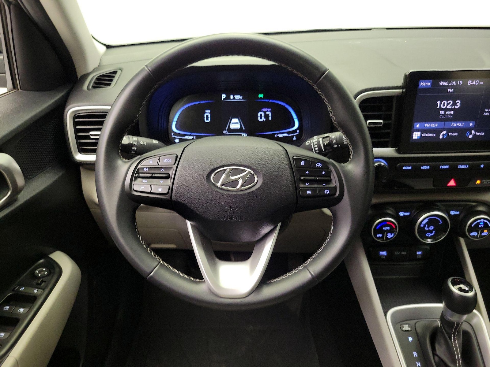 2024 Hyundai Venue SEL - Photo 11