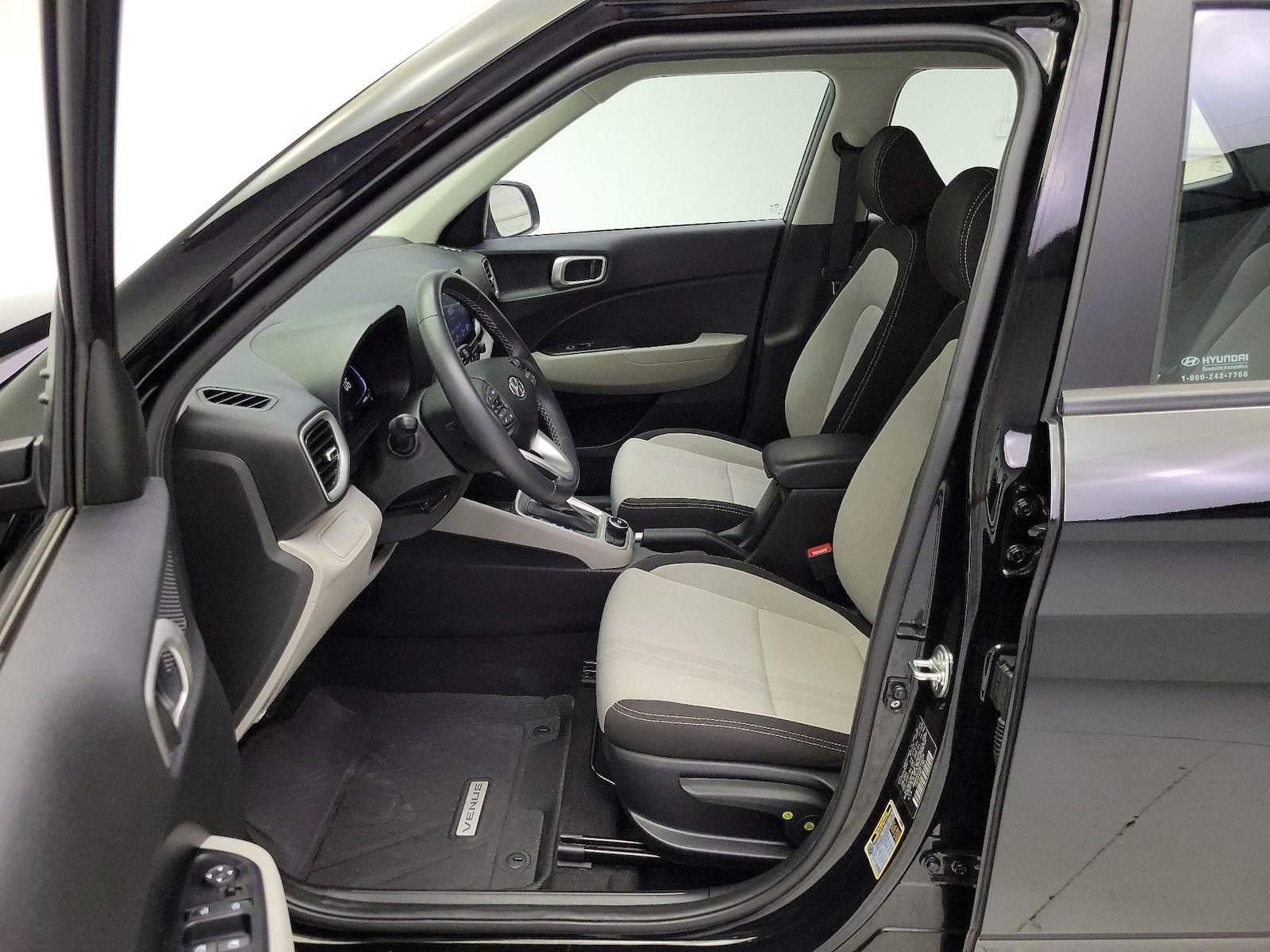 2024 Hyundai Venue SEL - Photo 12