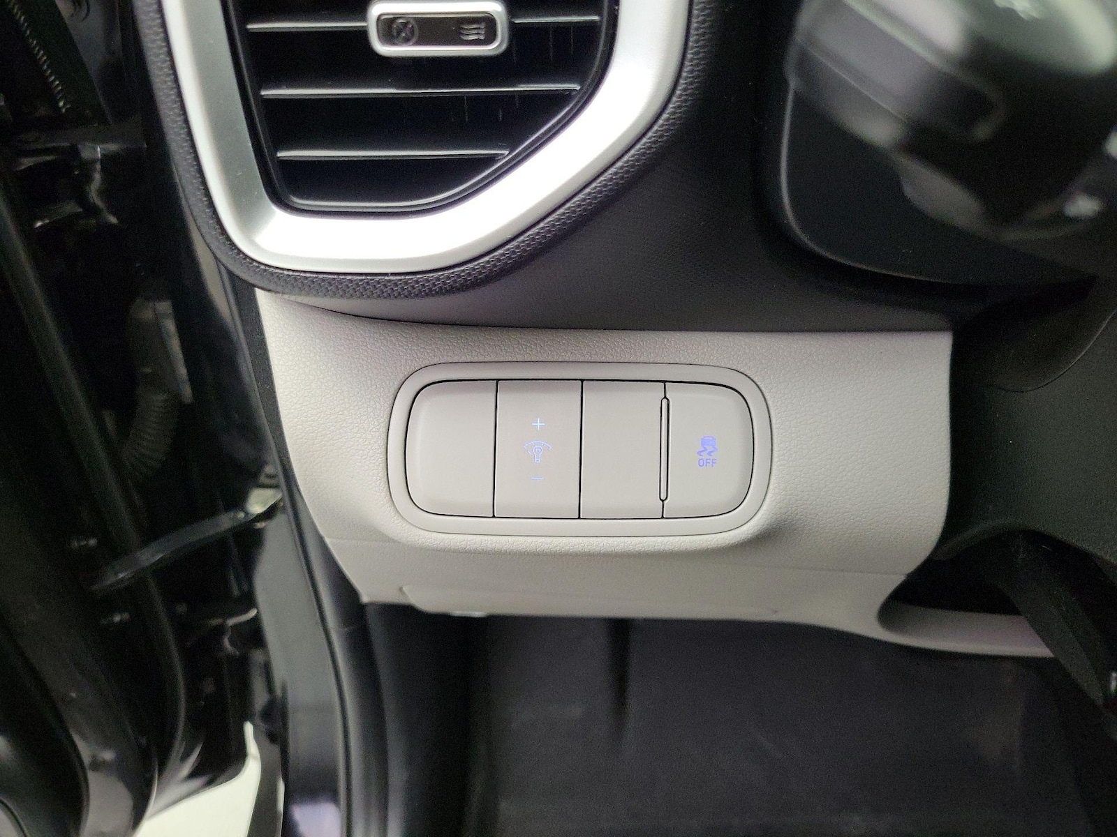 2024 Hyundai Venue SEL - Photo 14