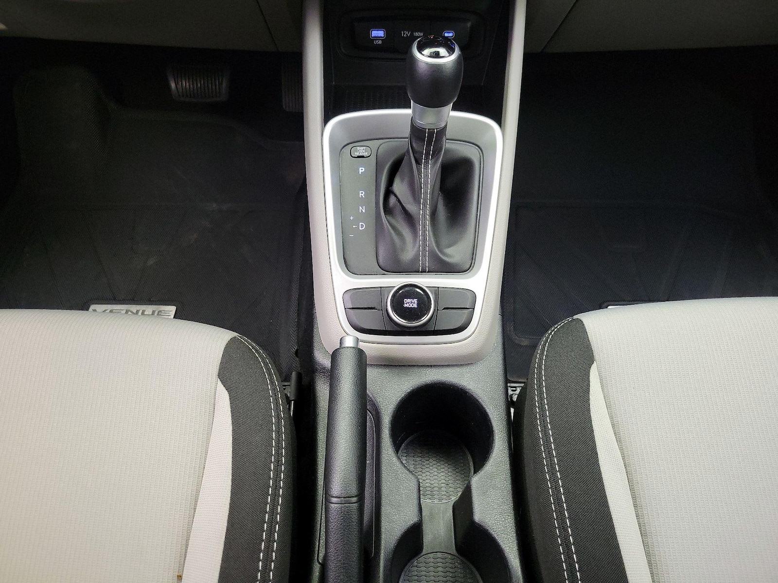 2024 Hyundai Venue SEL - Photo 18