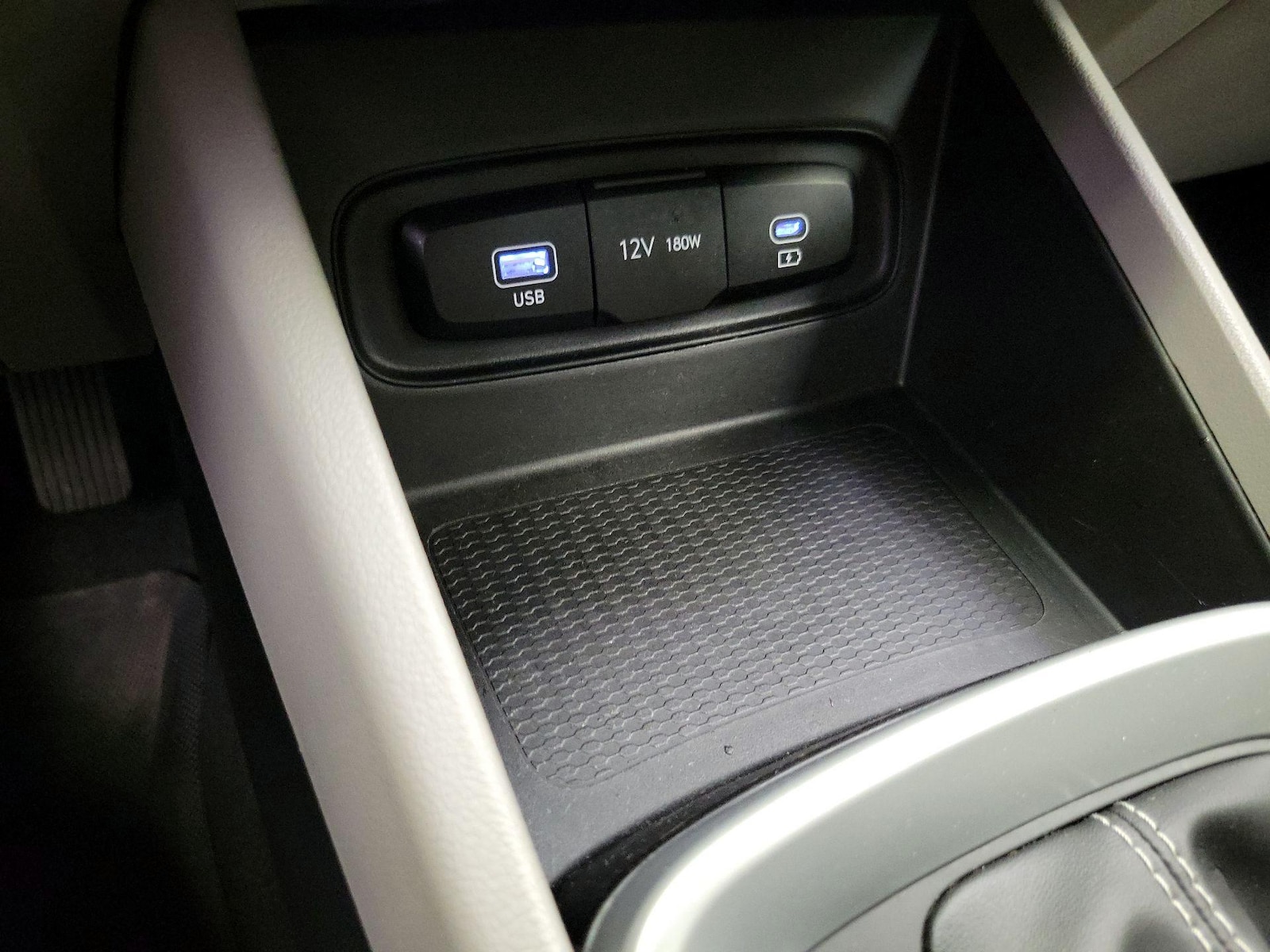 2024 Hyundai Venue SEL - Photo 19