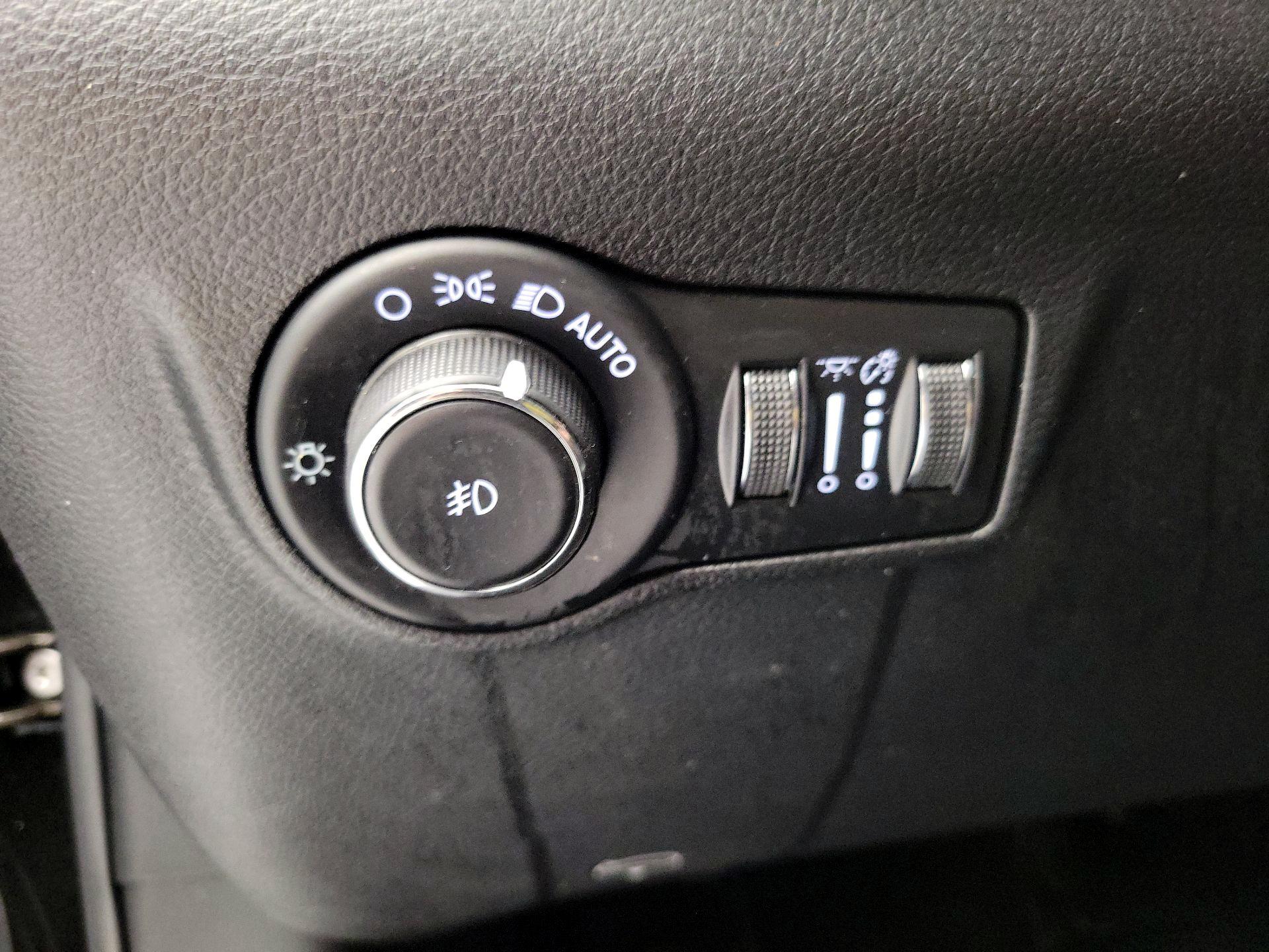 Thumbnail: 2022 Jeep Compass - 13