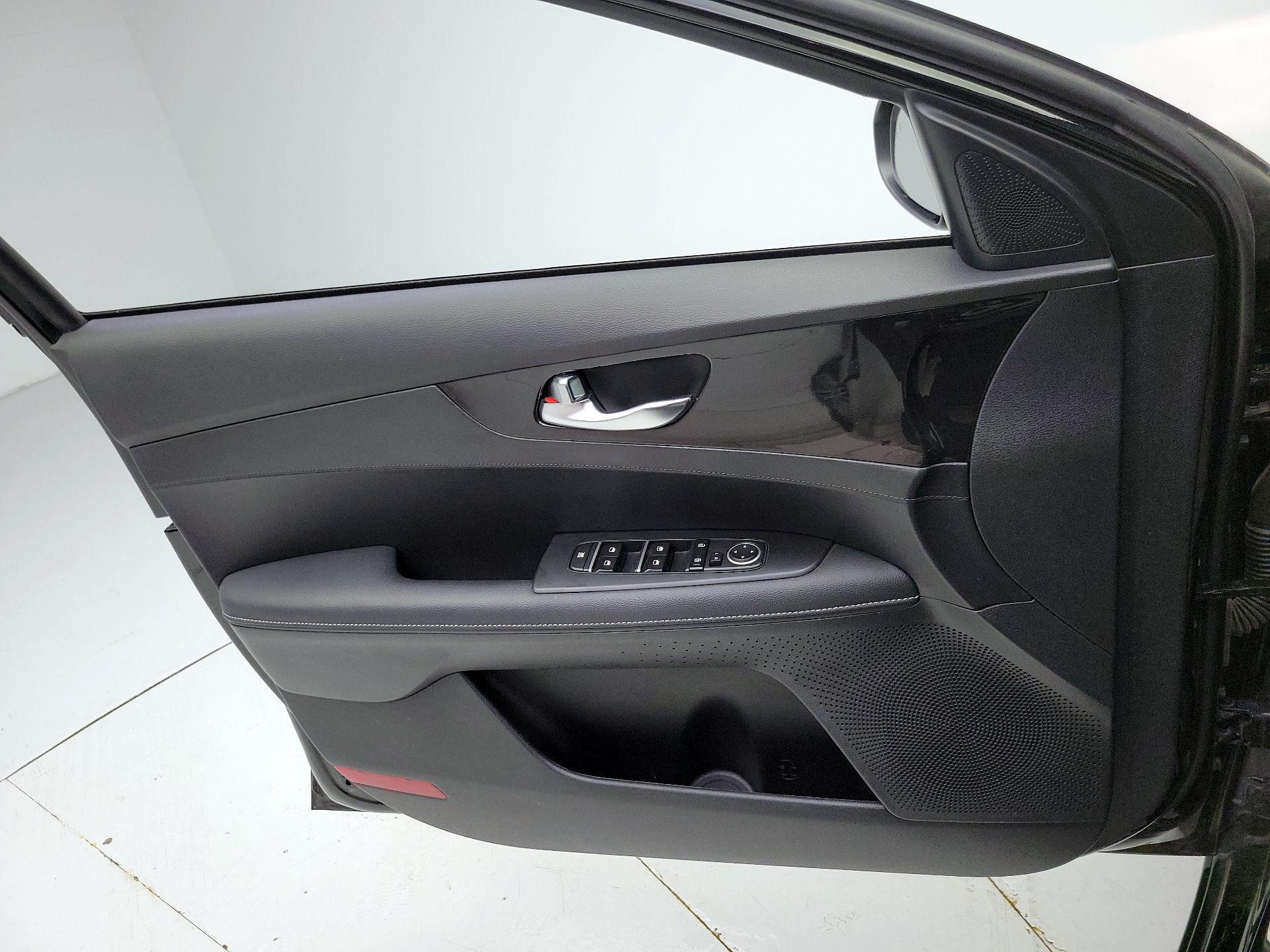 Thumbnail: 2024 Kia Forte - 12