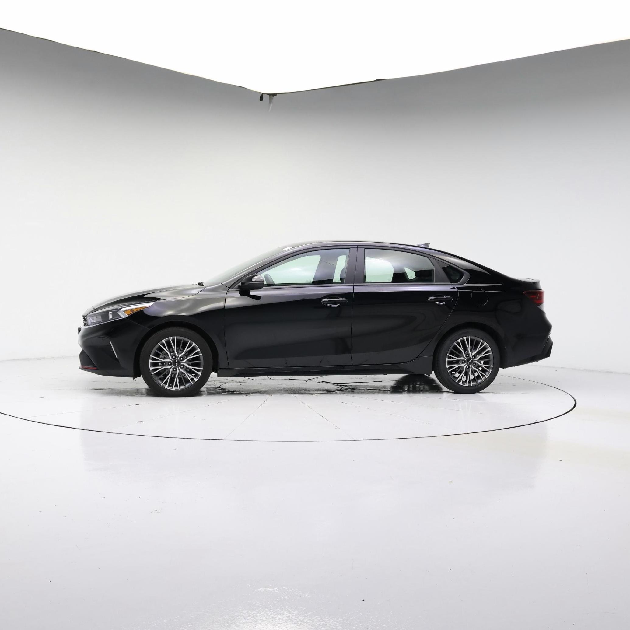 Thumbnail: 2024 Kia Forte - 3
