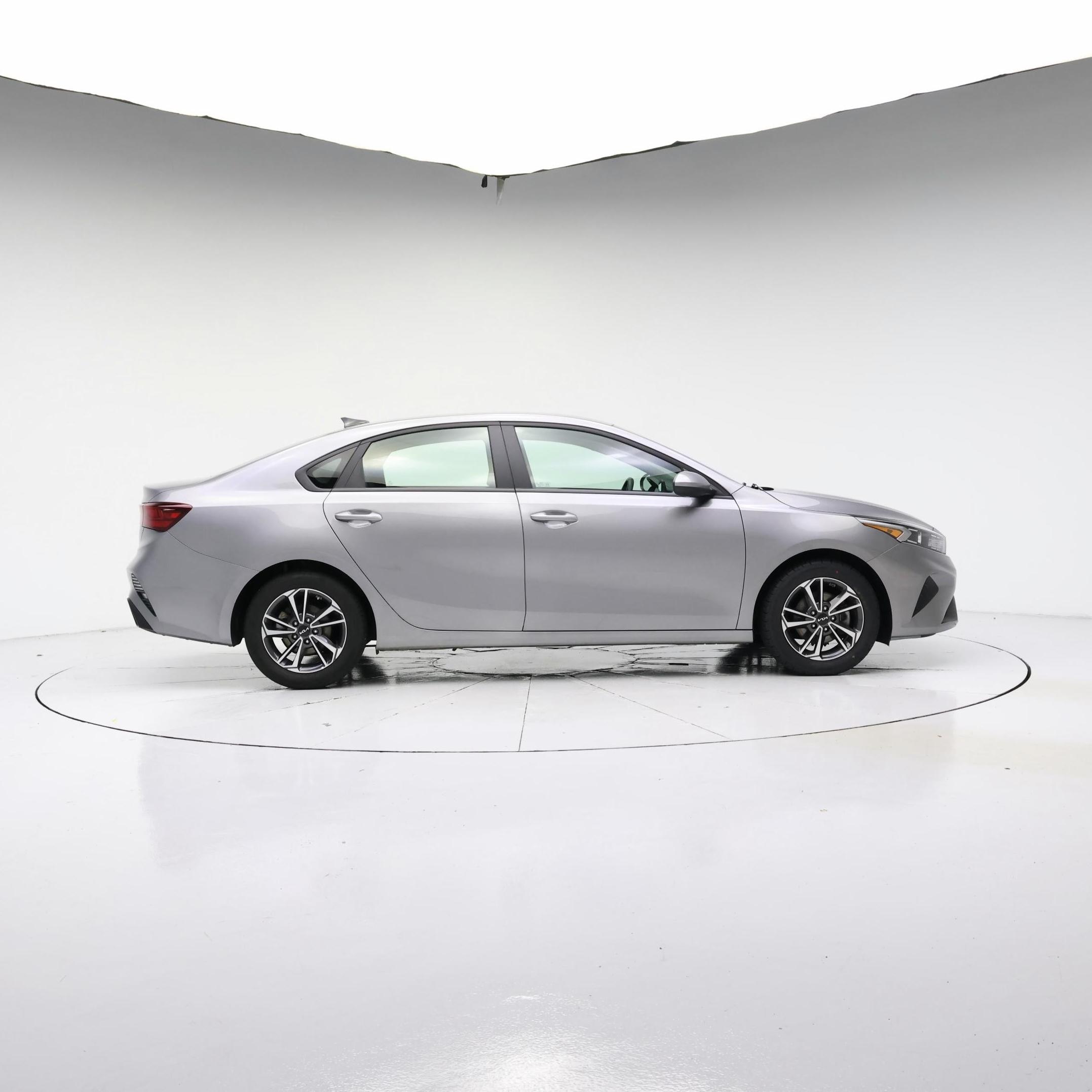 Thumbnail: 2024 Kia Forte - 3
