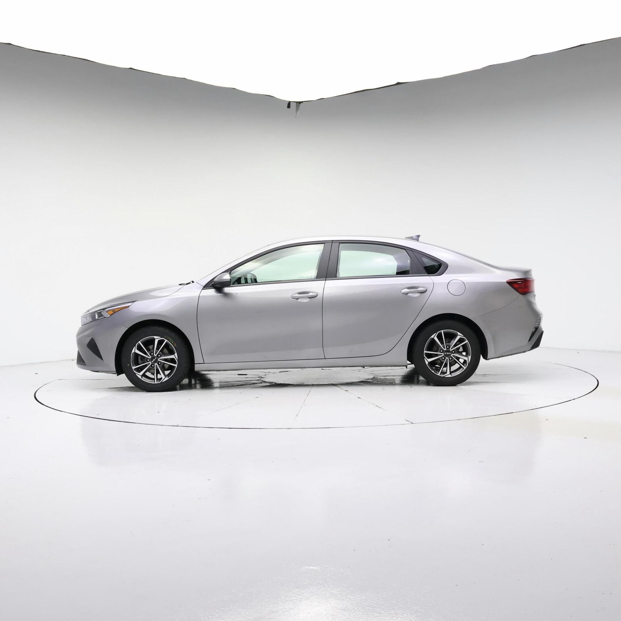 Thumbnail: 2024 Kia Forte - 7