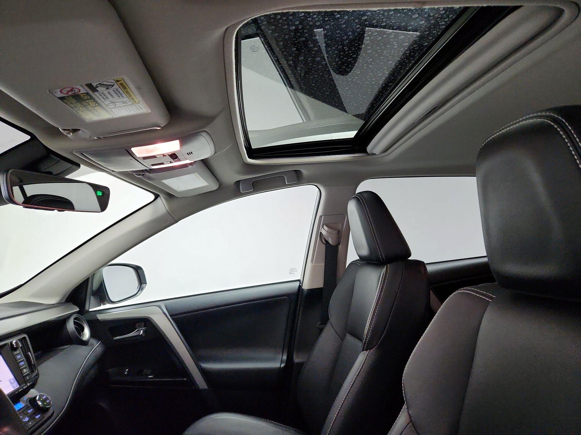 Thumbnail: 2017 Toyota RAV4 - 20
