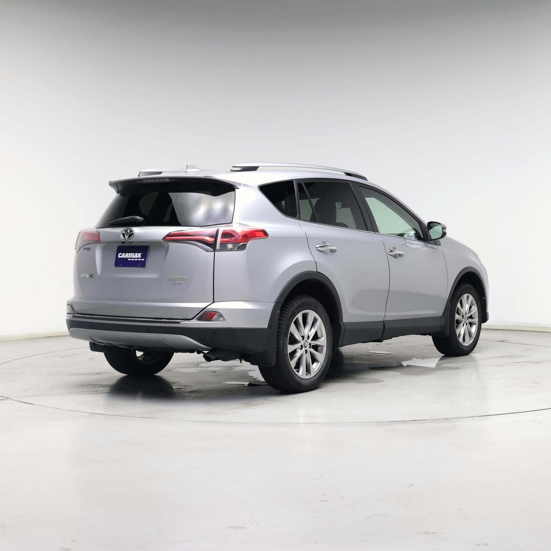 Thumbnail: 2017 Toyota RAV4 - 8