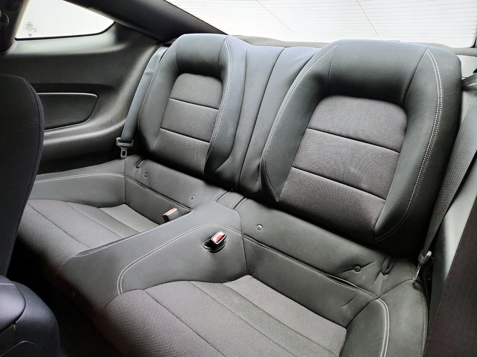2015 Ford Mustang V6 - Photo 20