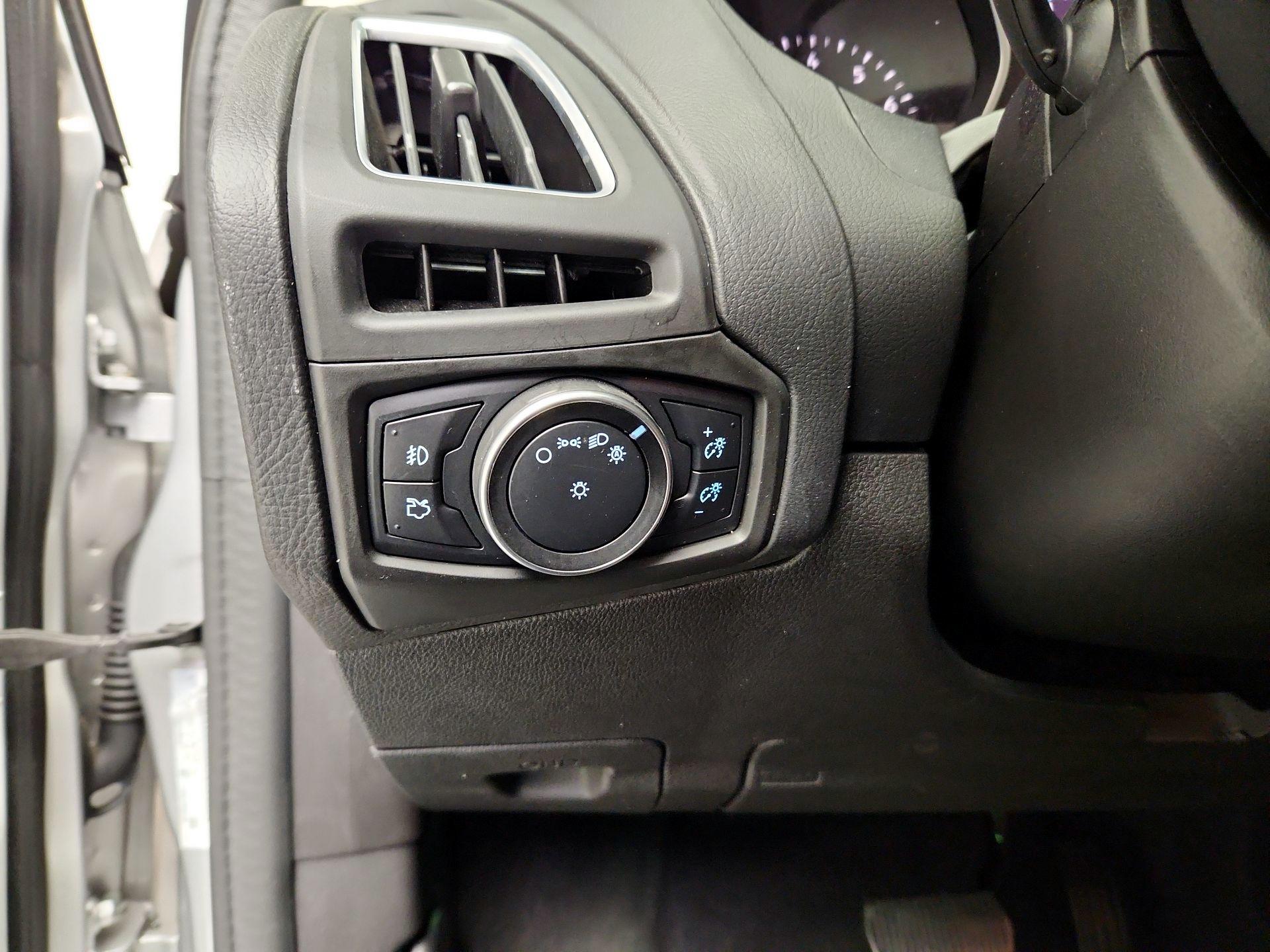 Thumbnail: 2015 Ford Focus - 13