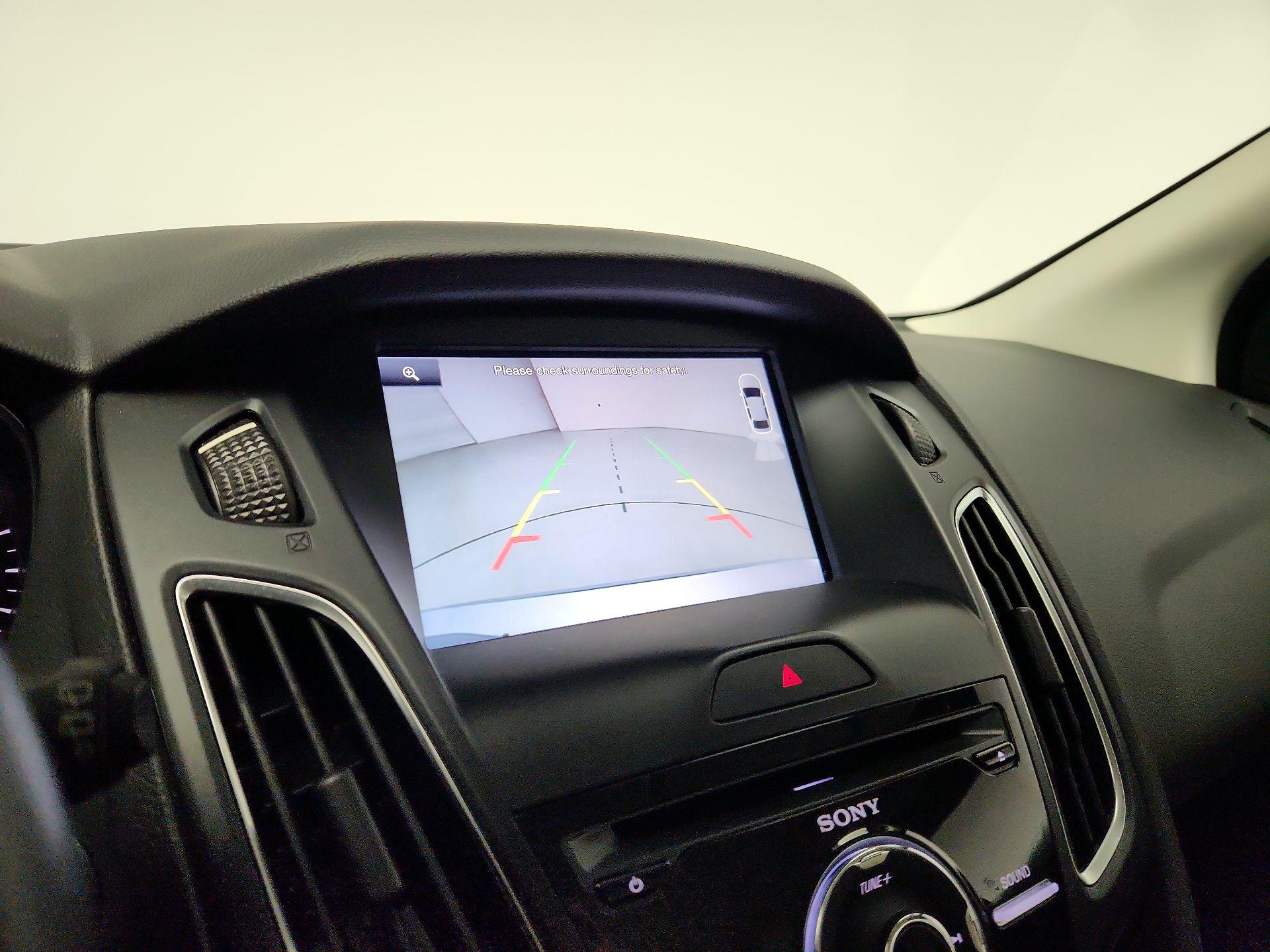 Thumbnail: 2015 Ford Focus - 15