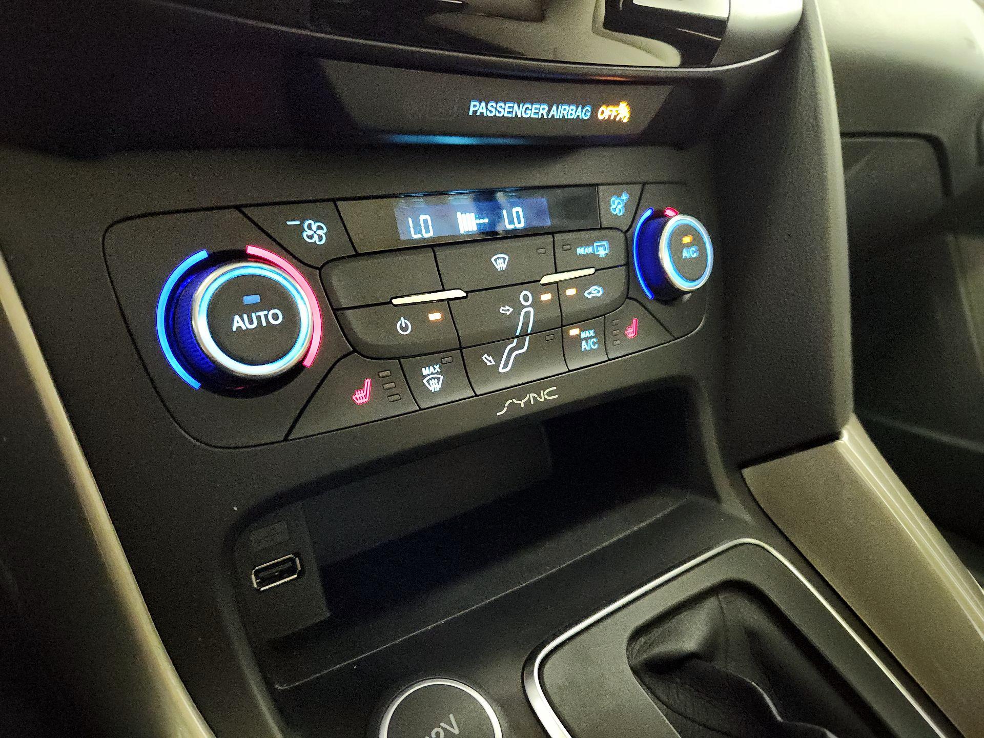 Thumbnail: 2015 Ford Focus - 17