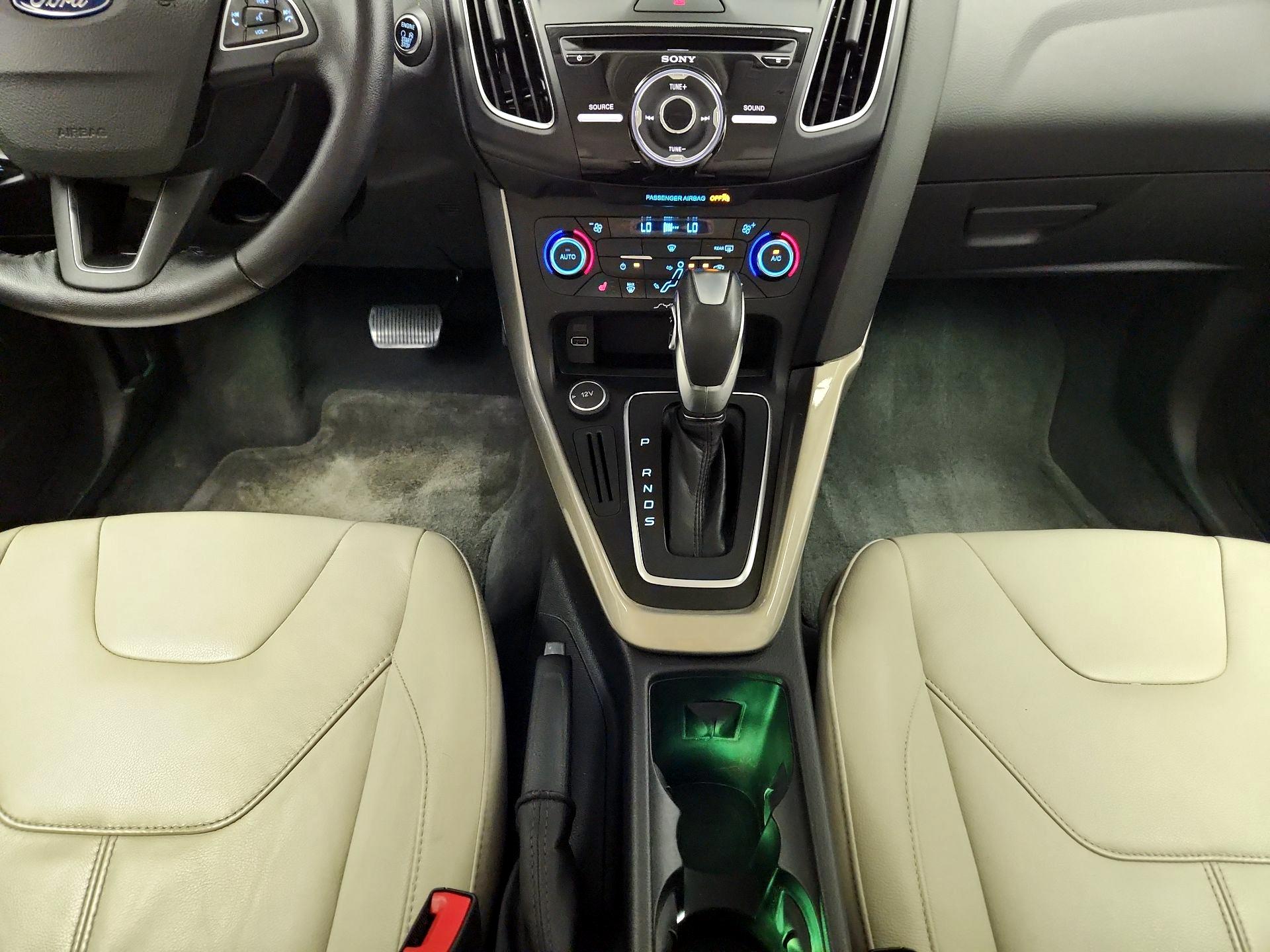 Thumbnail: 2015 Ford Focus - 18