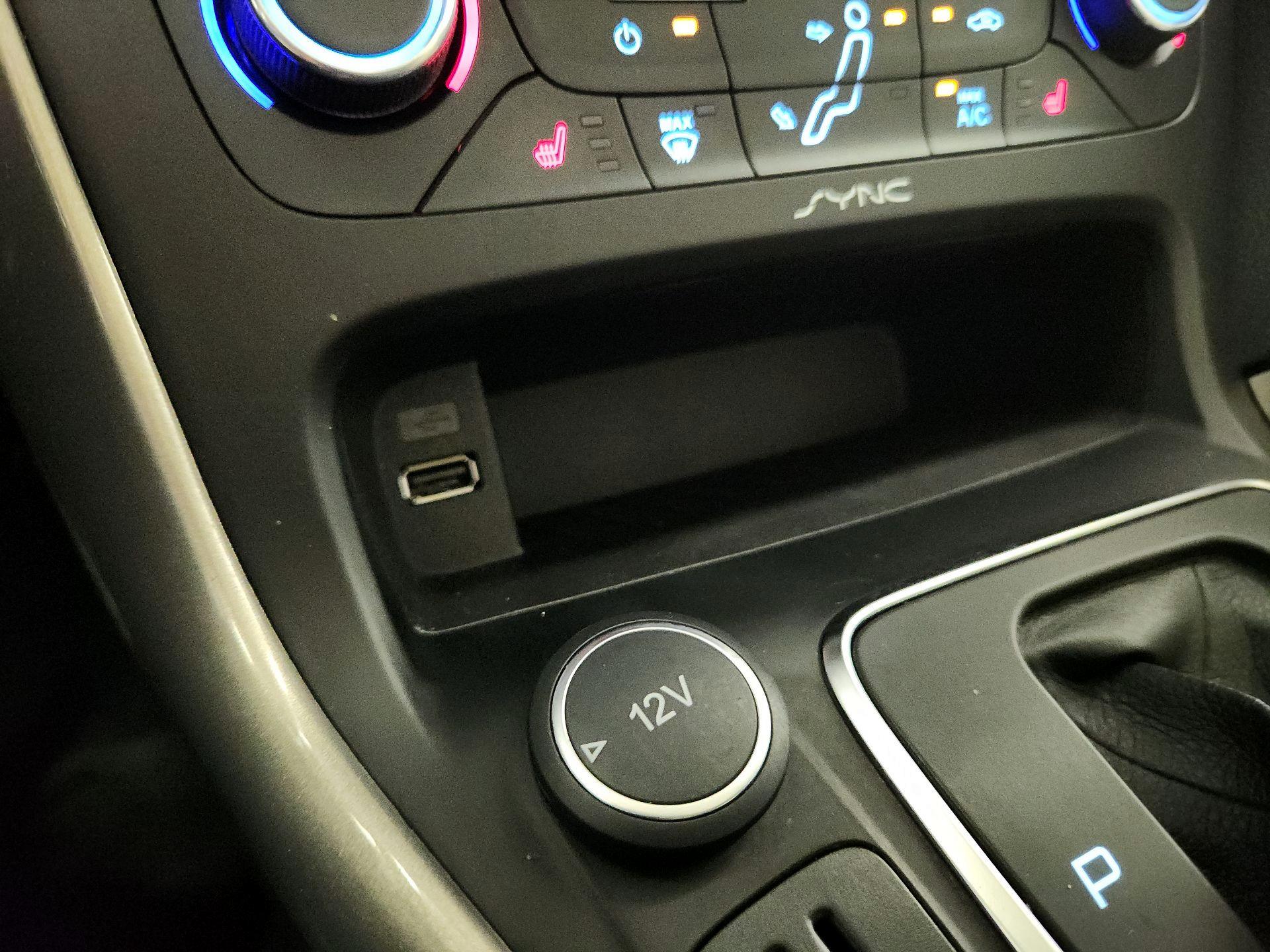 Thumbnail: 2015 Ford Focus - 19