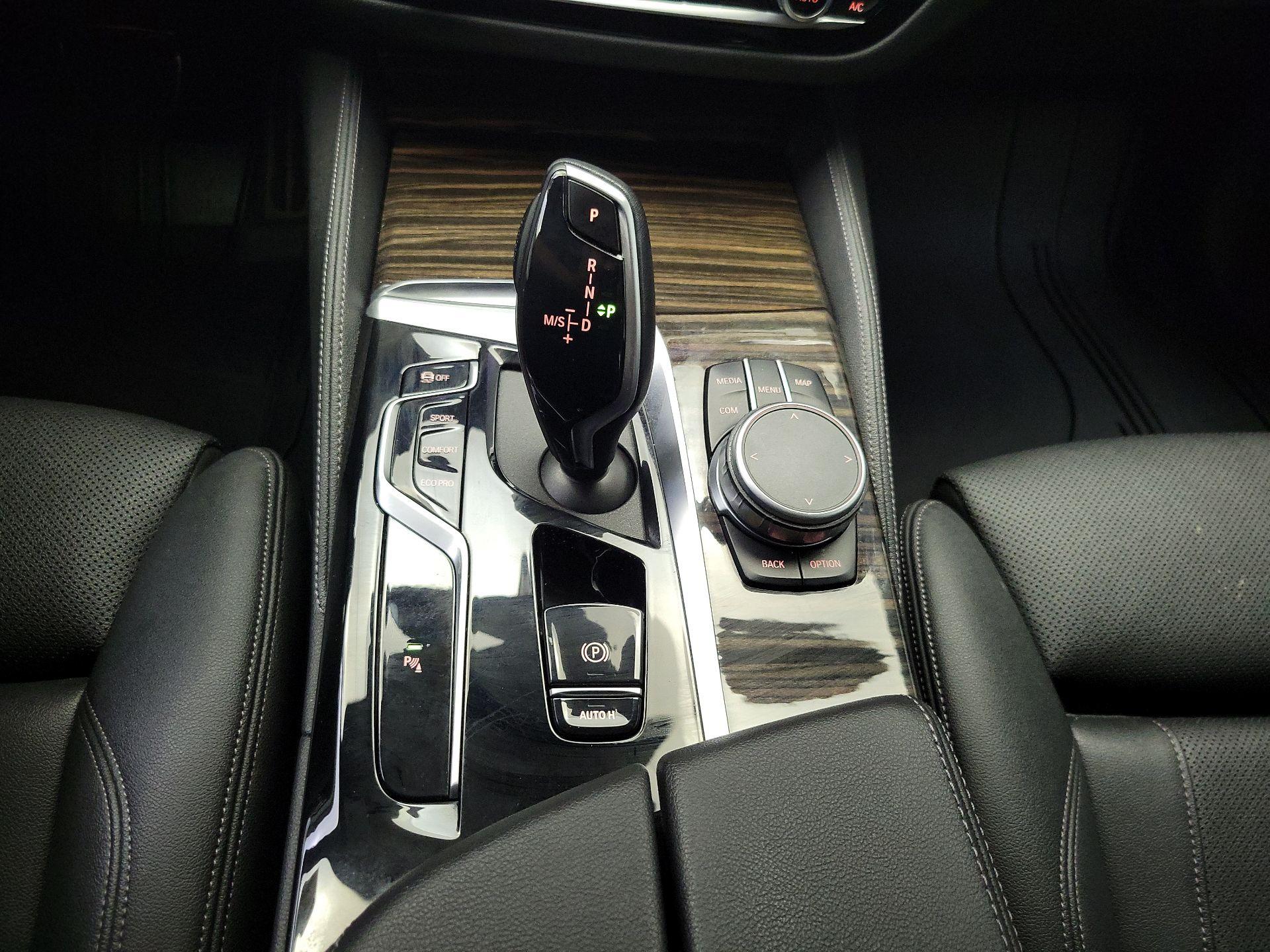 Thumbnail: 2021 BMW 5 Series - 18
