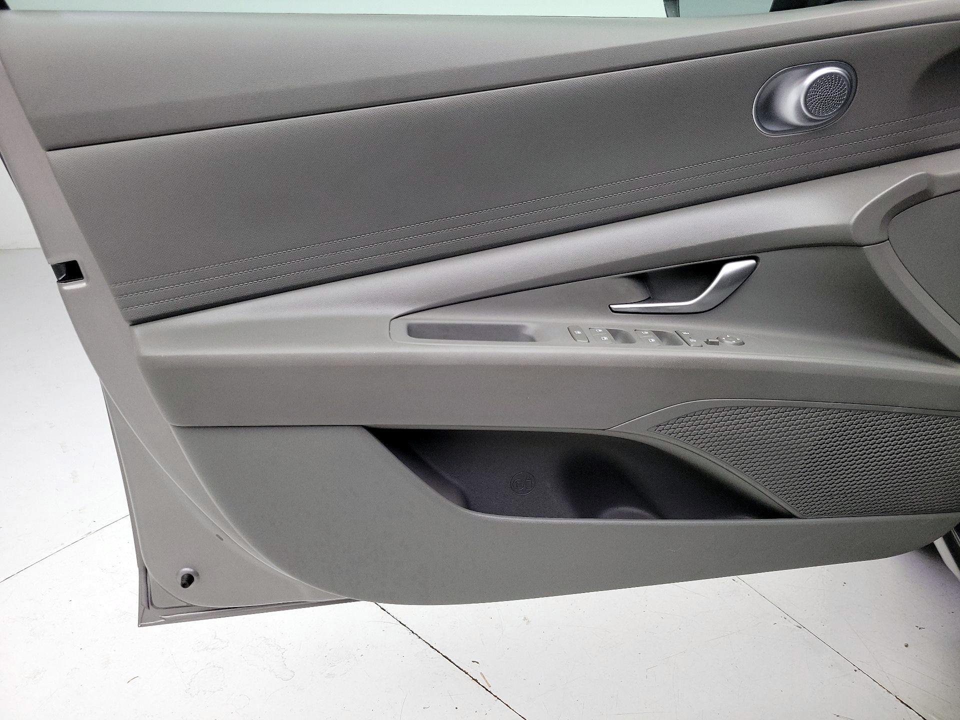 Thumbnail: 2023 Hyundai Elantra - 12