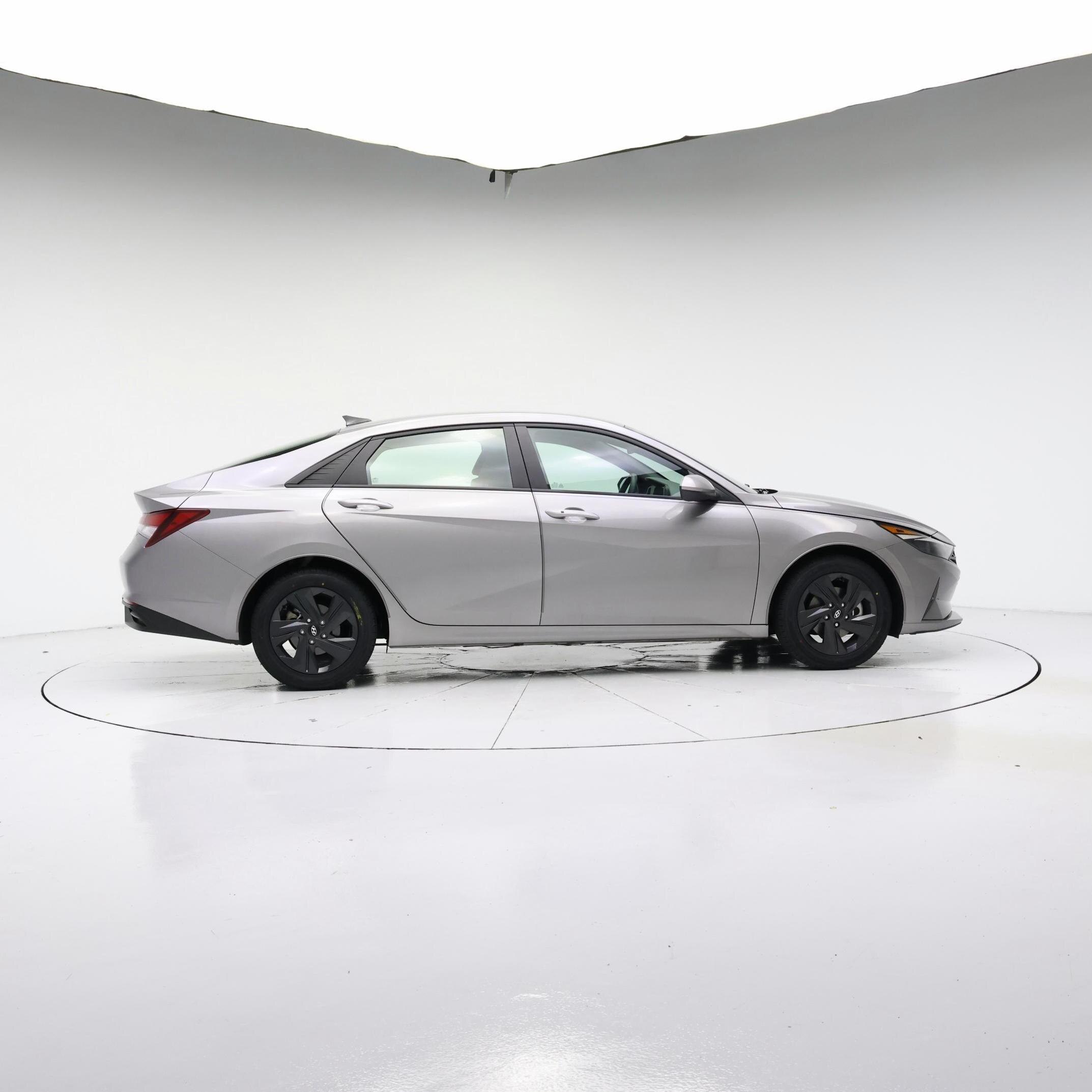 Thumbnail: 2023 Hyundai Elantra - 3