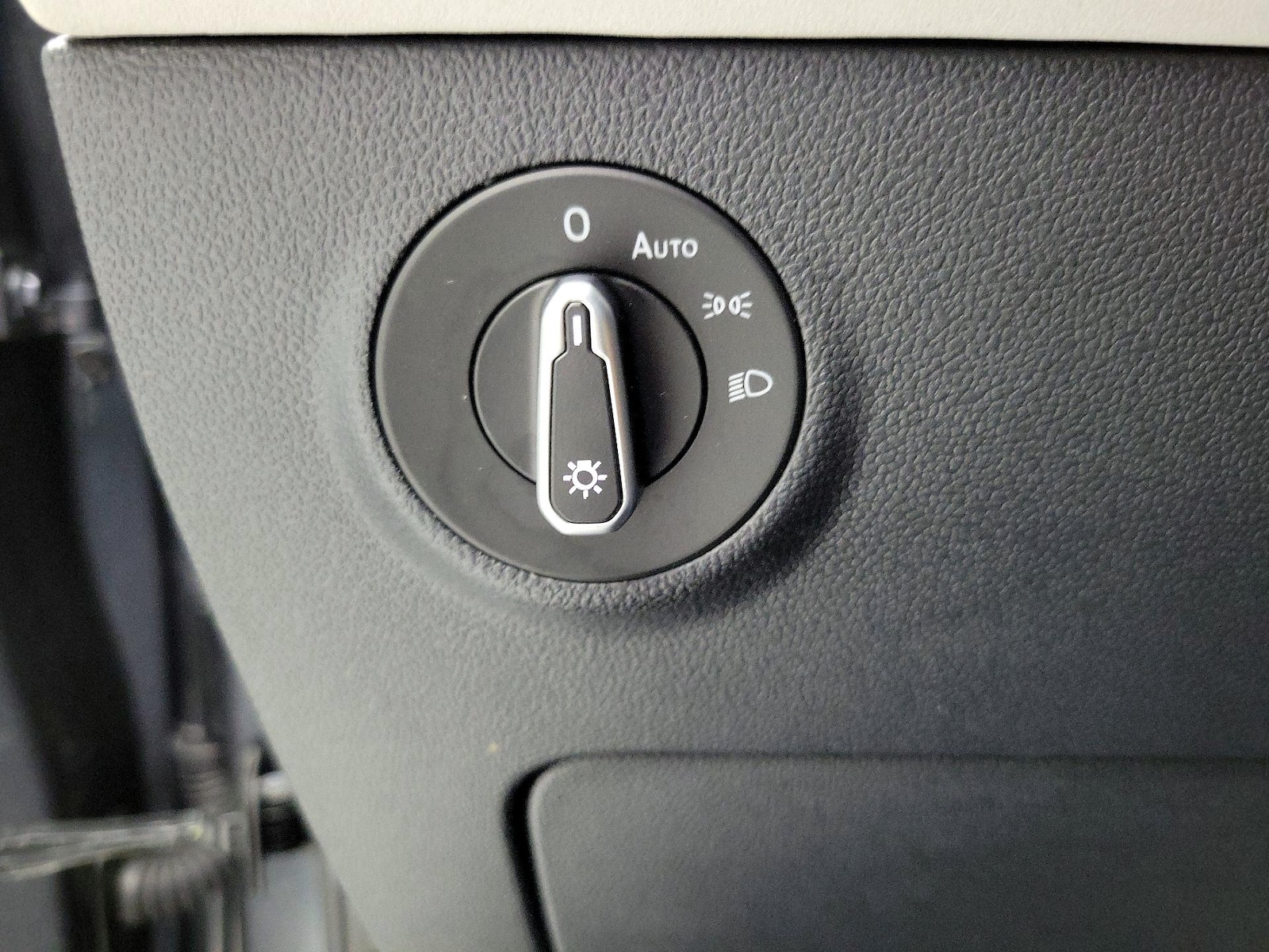 2025 Volkswagen Taos SE - Photo 12