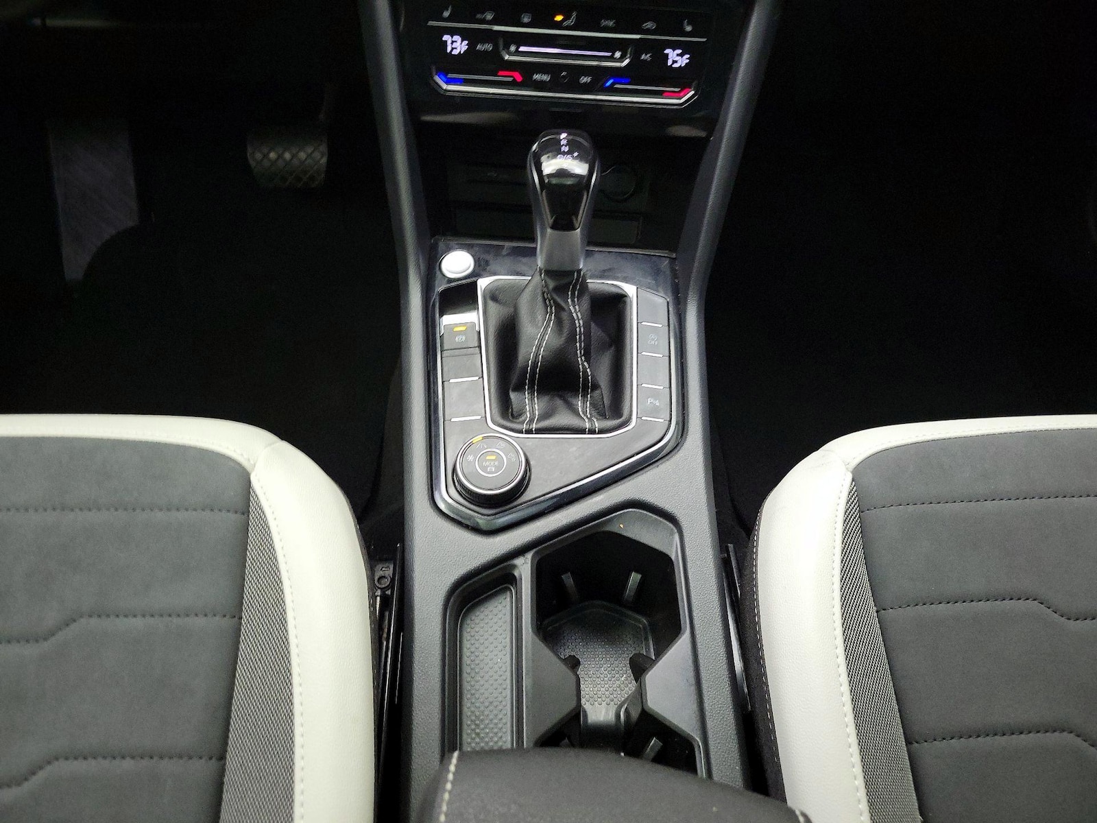 2025 Volkswagen Taos SE - Photo 16