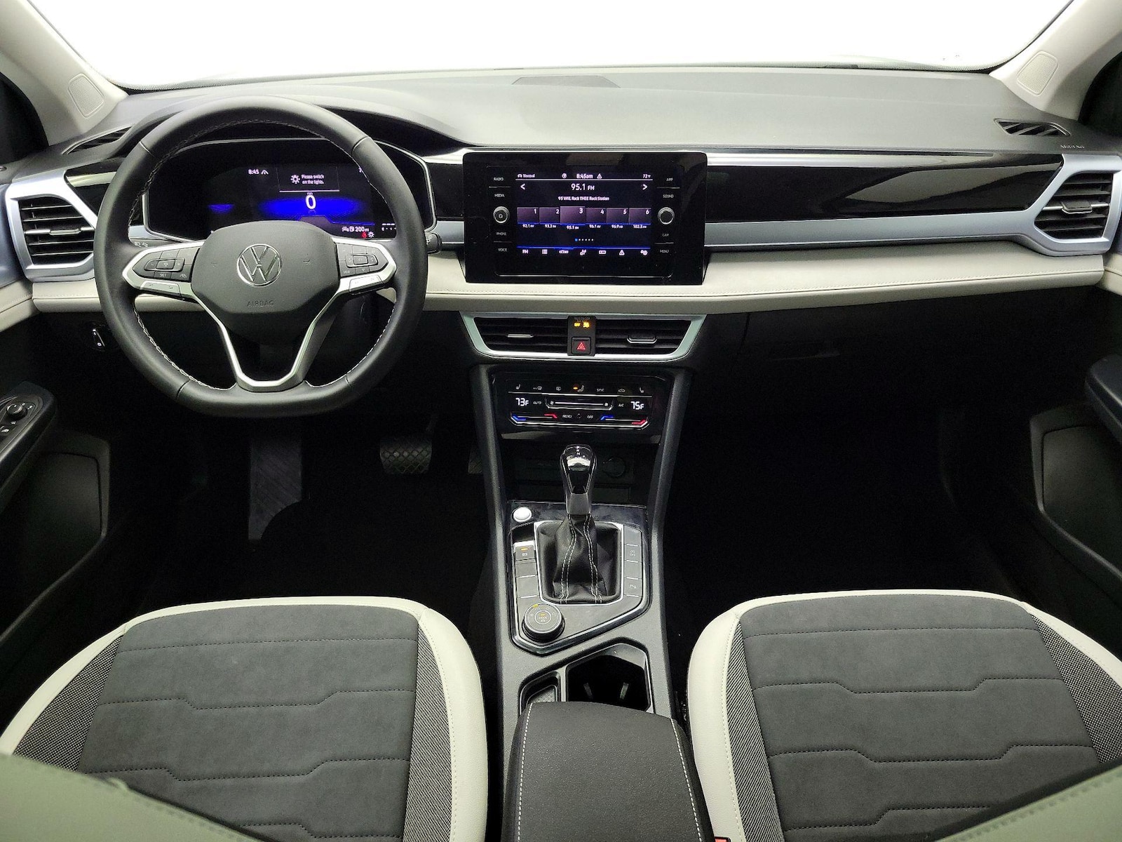 2025 Volkswagen Taos SE - Photo 8