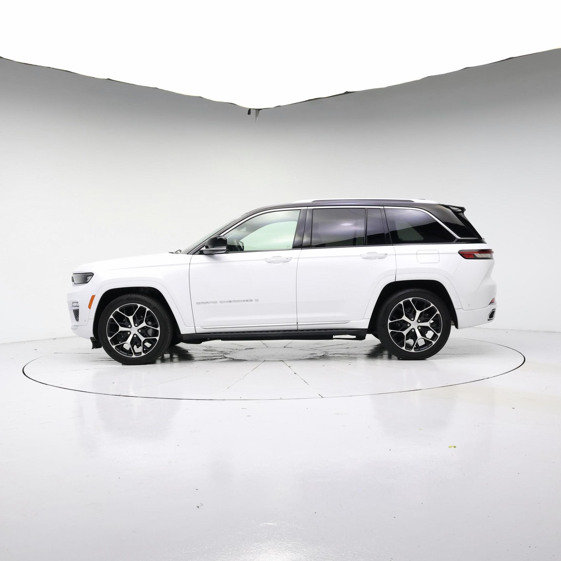 Thumbnail: 2023 Jeep Grand Cherokee - 3