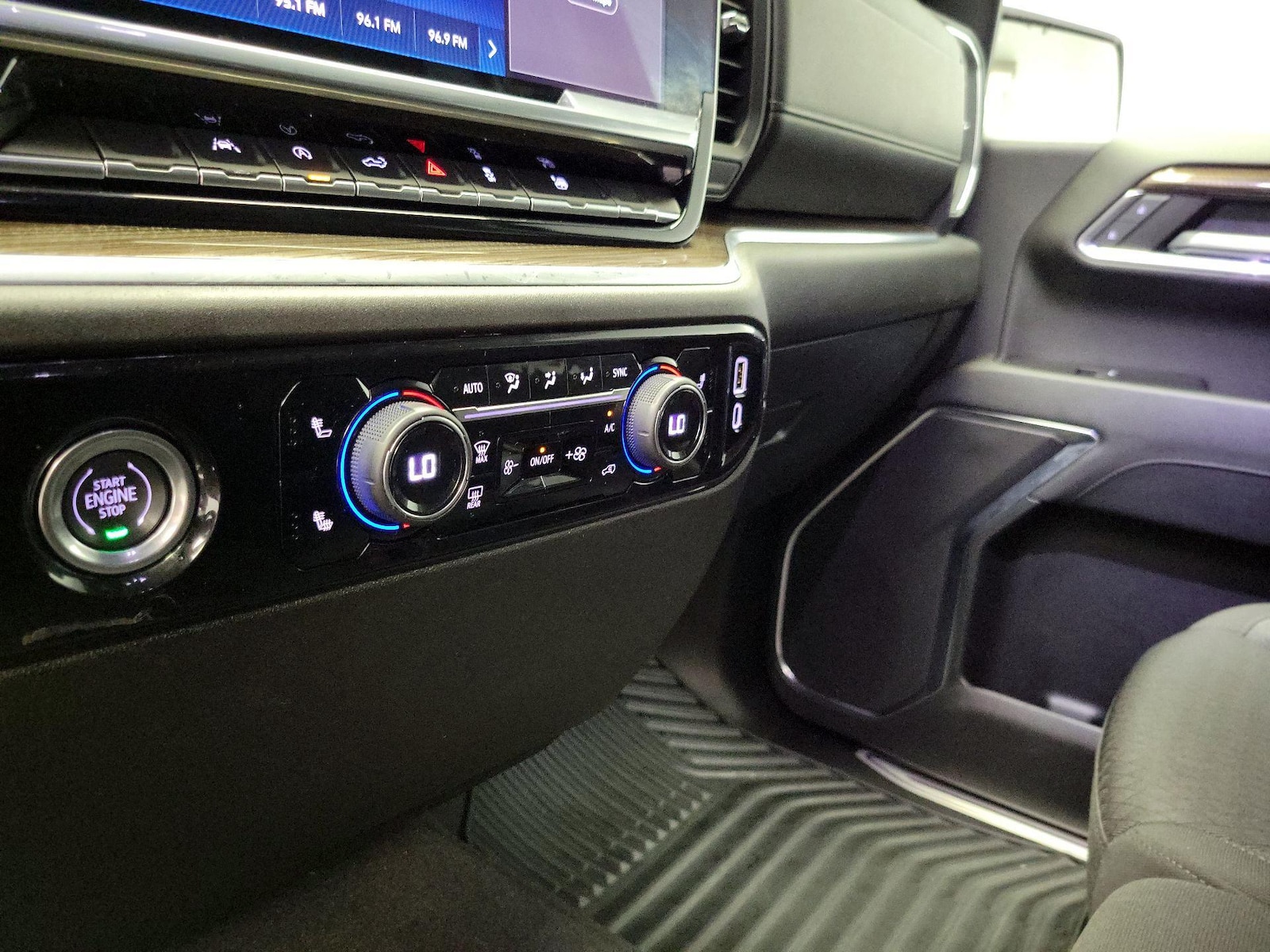 2023 Chevrolet Silverado 1500 LT - Photo 17
